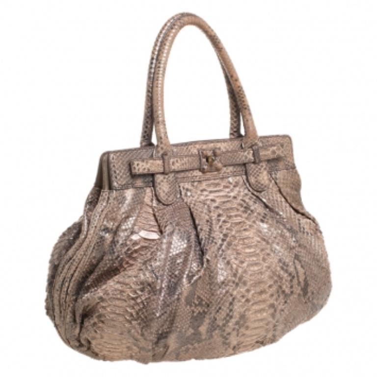 Zagliani Puffy Hobo Pitón Gris y Melocotón Metalizado en Bueno estado para la venta en Dubai, Al Qouz 2