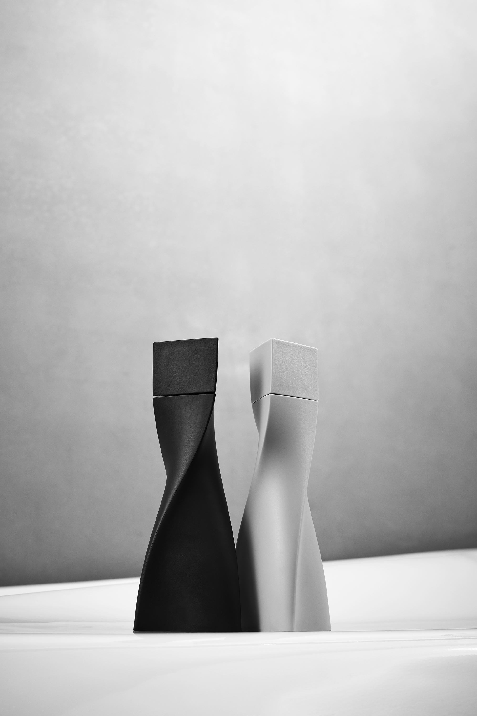 Zaha Hadid Design Duo Salz- und Pfeffermühle (Handgefertigt) im Angebot