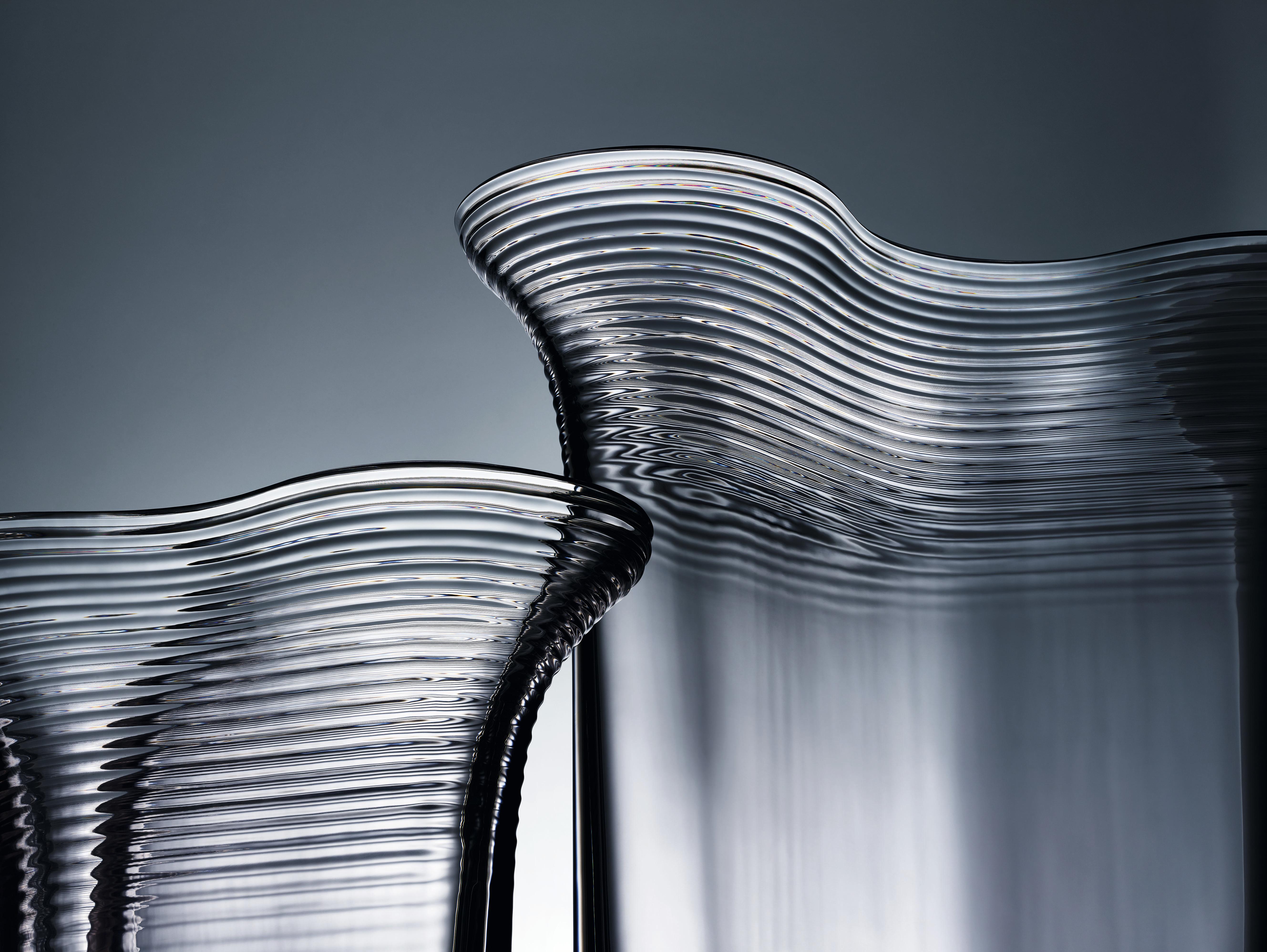 Fatto a macchina Zaha Hadid Design - Vaso Node / Edizione limitata.100 - Piccolo / Fumo in vendita