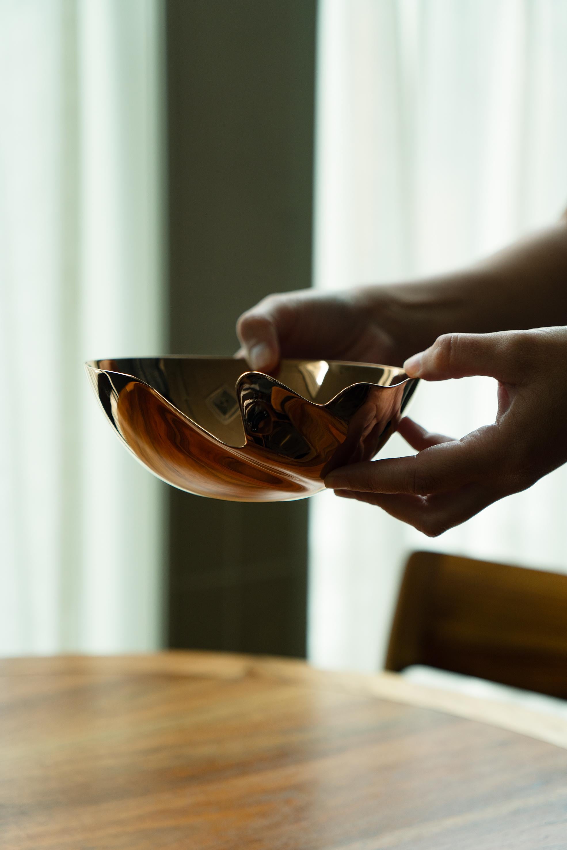 Zaha Hadid Design Serenity Bowl oro In condizioni Nuovo in vendita a Jackson, NJ