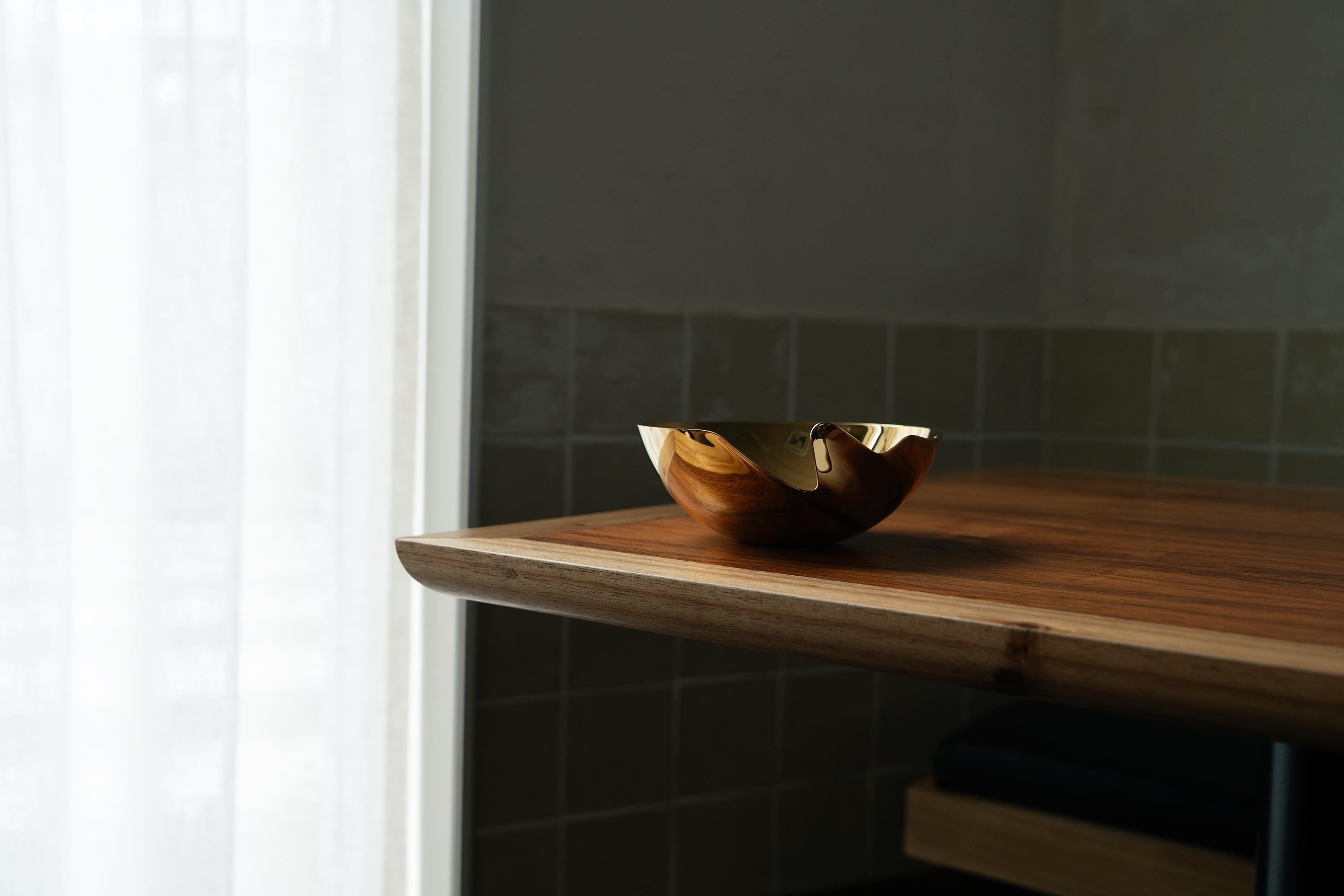 XXI secolo e contemporaneo Zaha Hadid Design Serenity Bowl oro in vendita