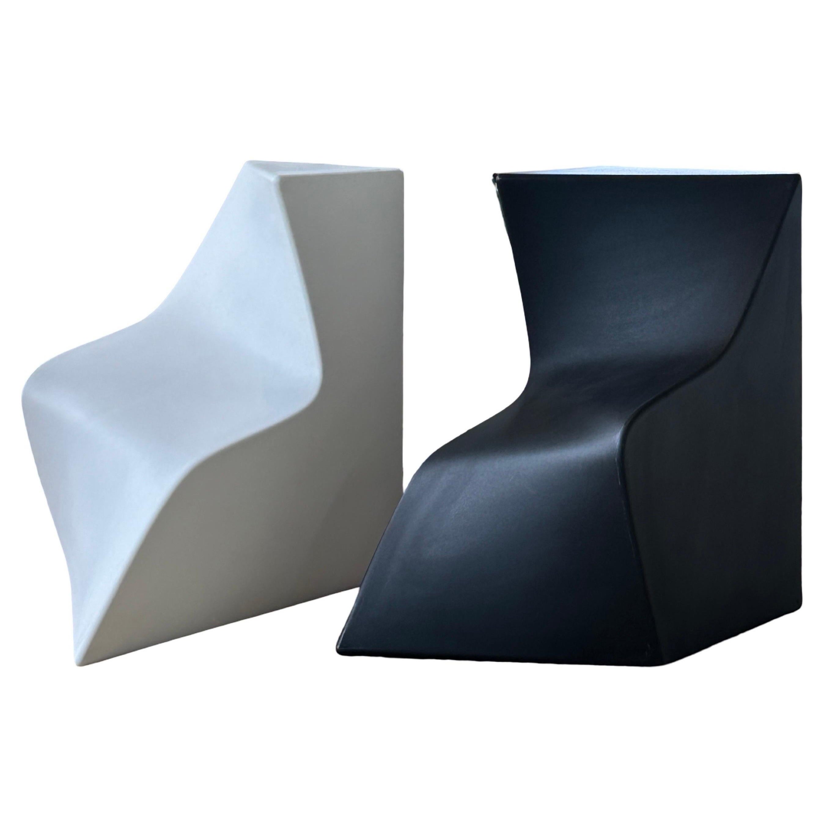 Zaha Hadid Z Play Sgabelli o tavoli sagomati in bianco e nero , set di 2 in vendita