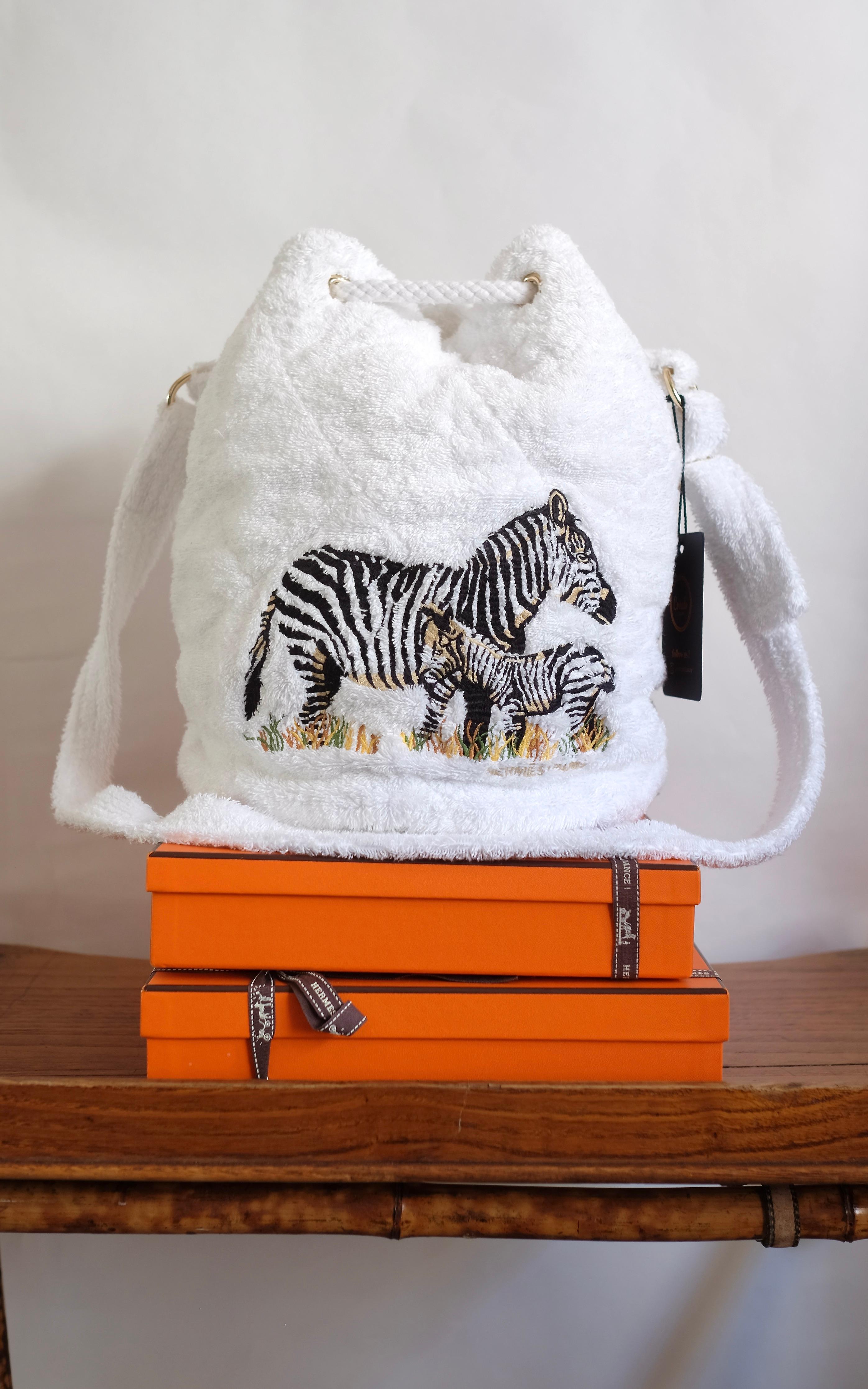Hermès Vintage  - Rare cotton matelassé backpack with beautiful embroidery depicting two zebras. The shoulder strap is adjustable via gold metal fittings. It is a true luxury item the soft white fabric provides a background and makes the embroidery