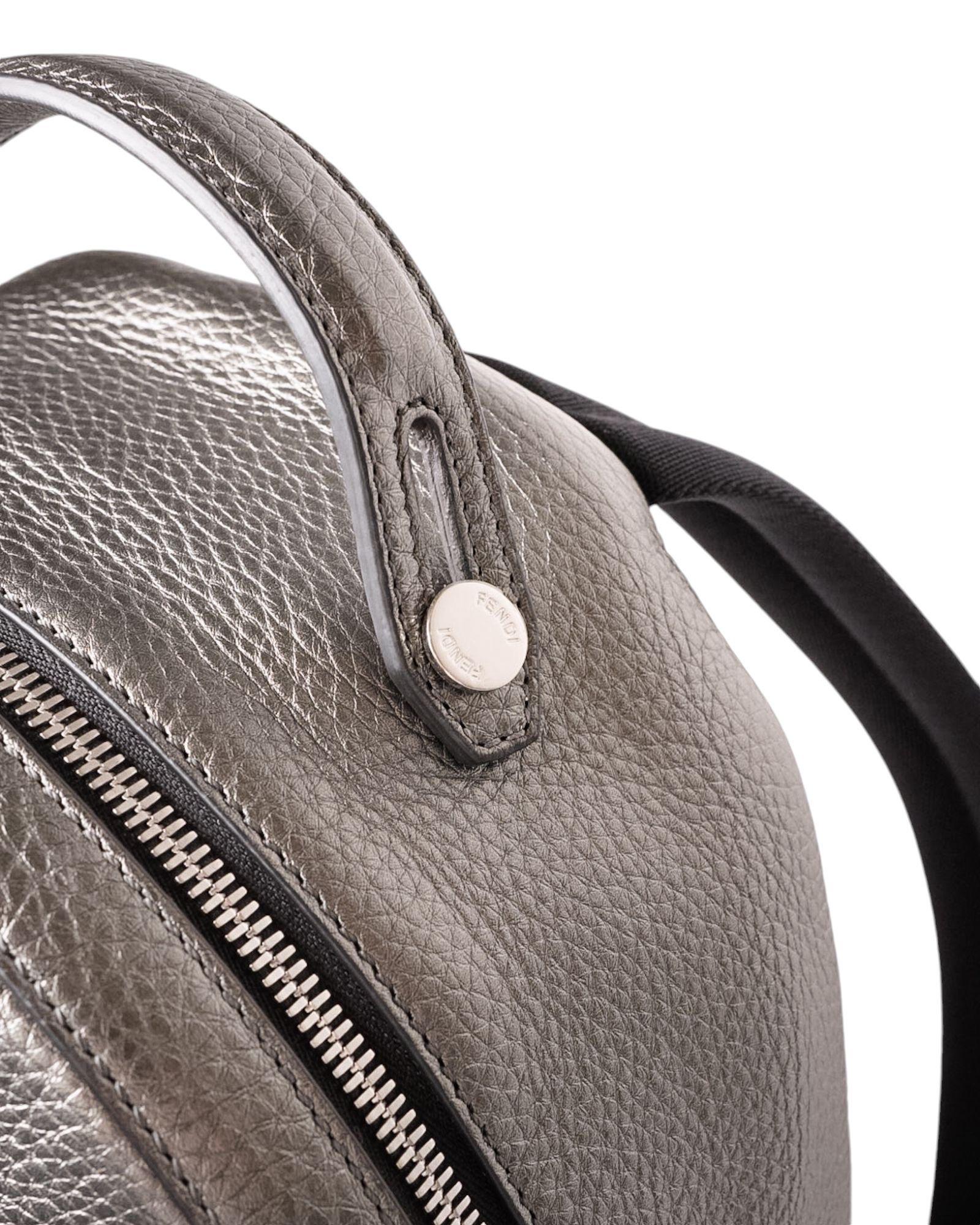 Zaino Fendi Peekaboo Monster MM Grigio Pour hommes en vente