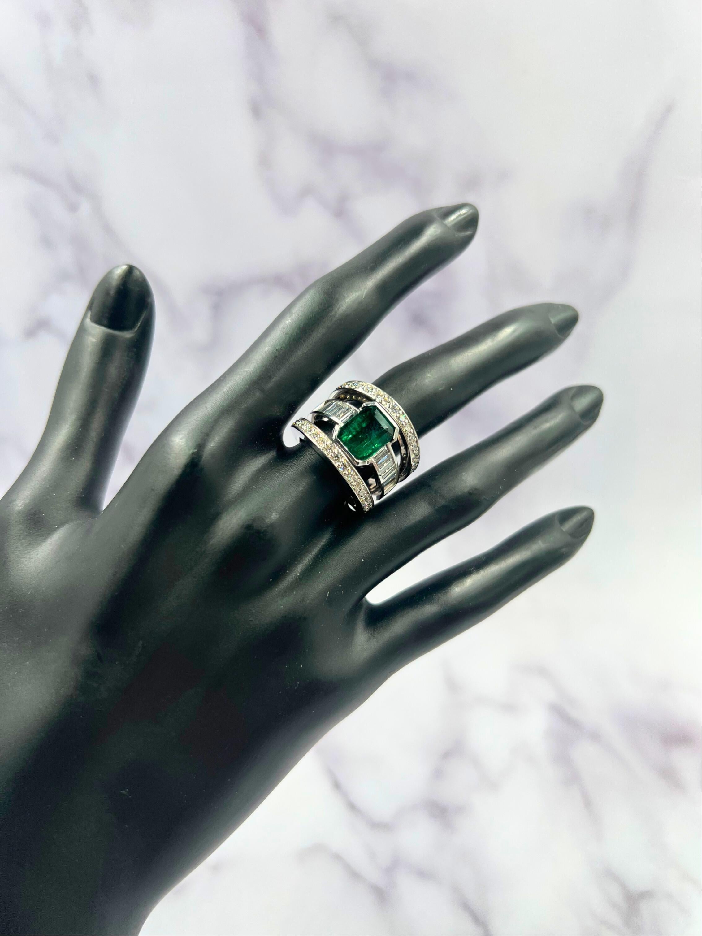 Zambian Smaragd 18 Karat Weißgold Baguette Rows Ring mit vollem Finger-Lünette-Diamant im Angebot 12