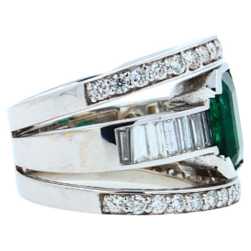 Zambian Smaragd 18 Karat Weißgold Baguette Rows Ring mit vollem Finger-Lünette-Diamant für Damen oder Herren im Angebot