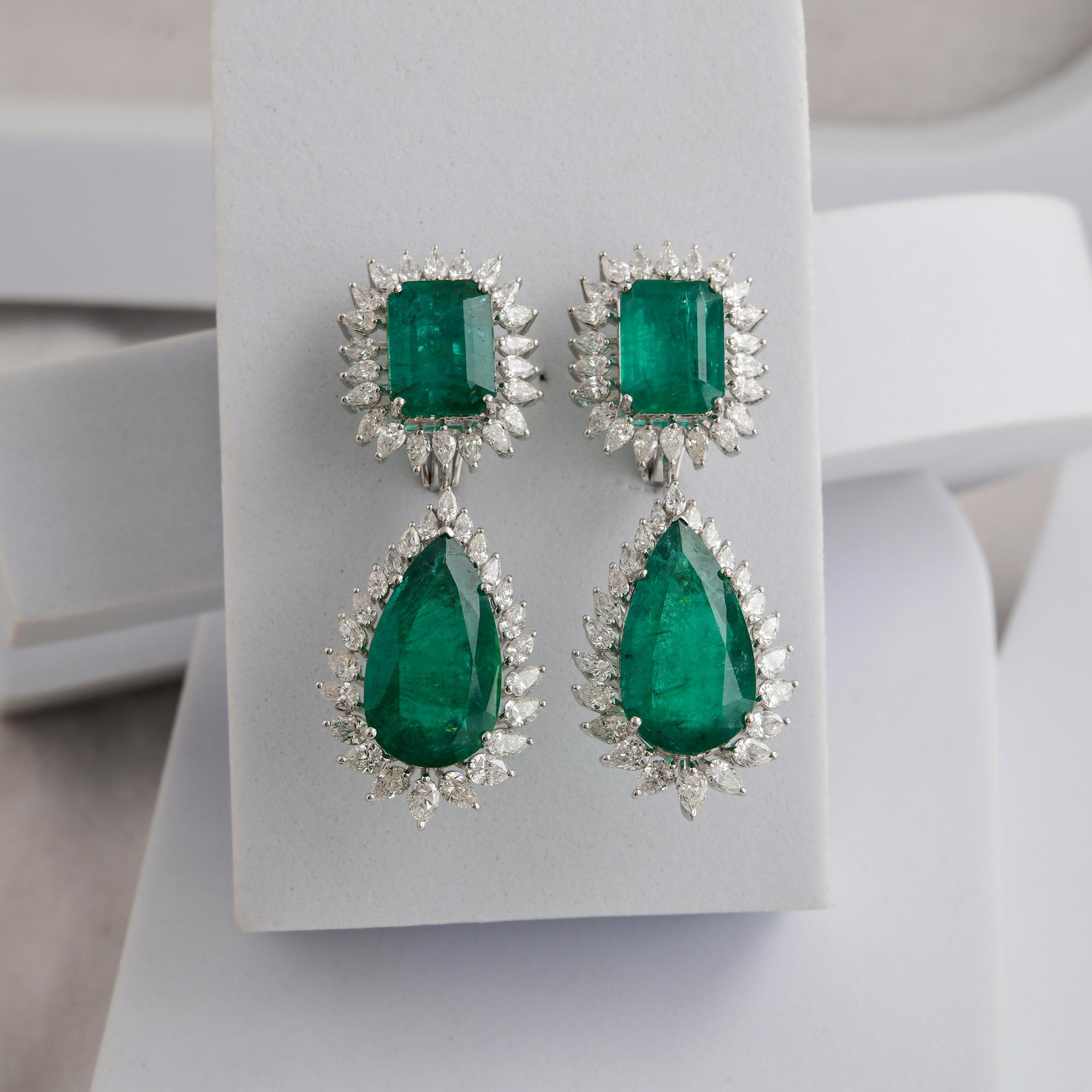 Boucles d'oreilles pendantes en or 18k certifiées HRD avec émeraude zambienne 29,18ct et halo de diamant 5,39ct en vente 2