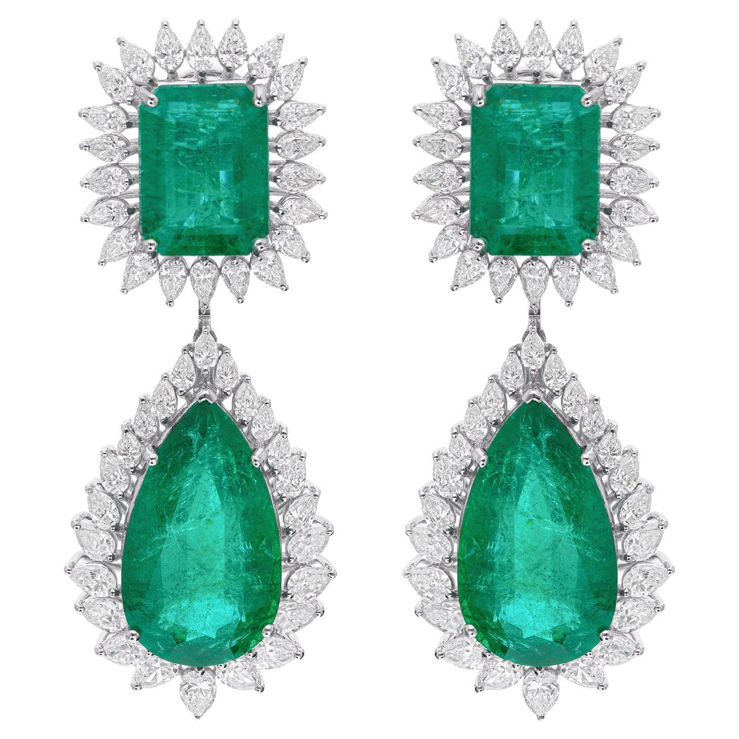 Boucles d'oreilles pendantes en or 18k certifiées HRD avec émeraude zambienne 29,18ct et halo de diamant 5,39ct en vente
