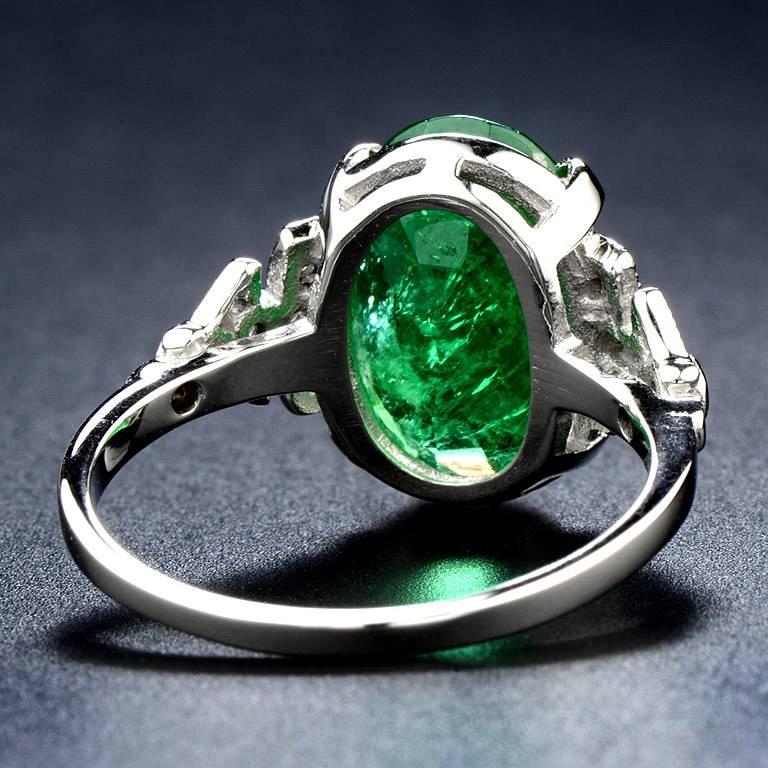 Zambian Emerald 3.83 Carat with Diamond Cocktail Ring In New Condition In Bangkok, TH