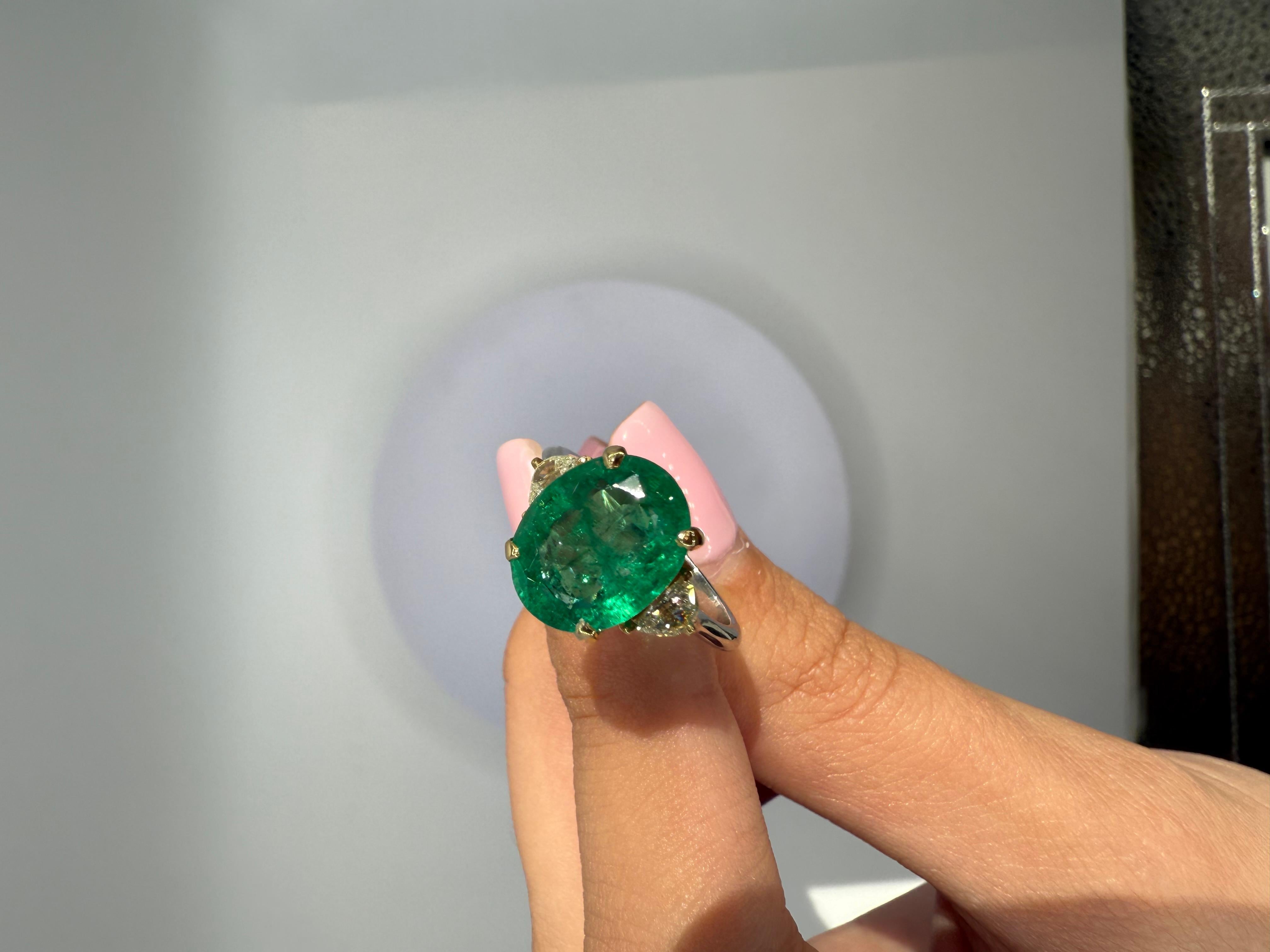 Uomo Smeraldo dello Zambia 4,07 carati Anello con tre pietre in vendita