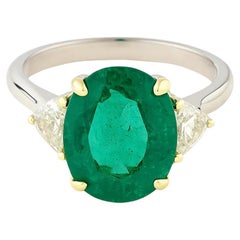 Emeraude de Zambie 4,07 ct Bague à trois pierres