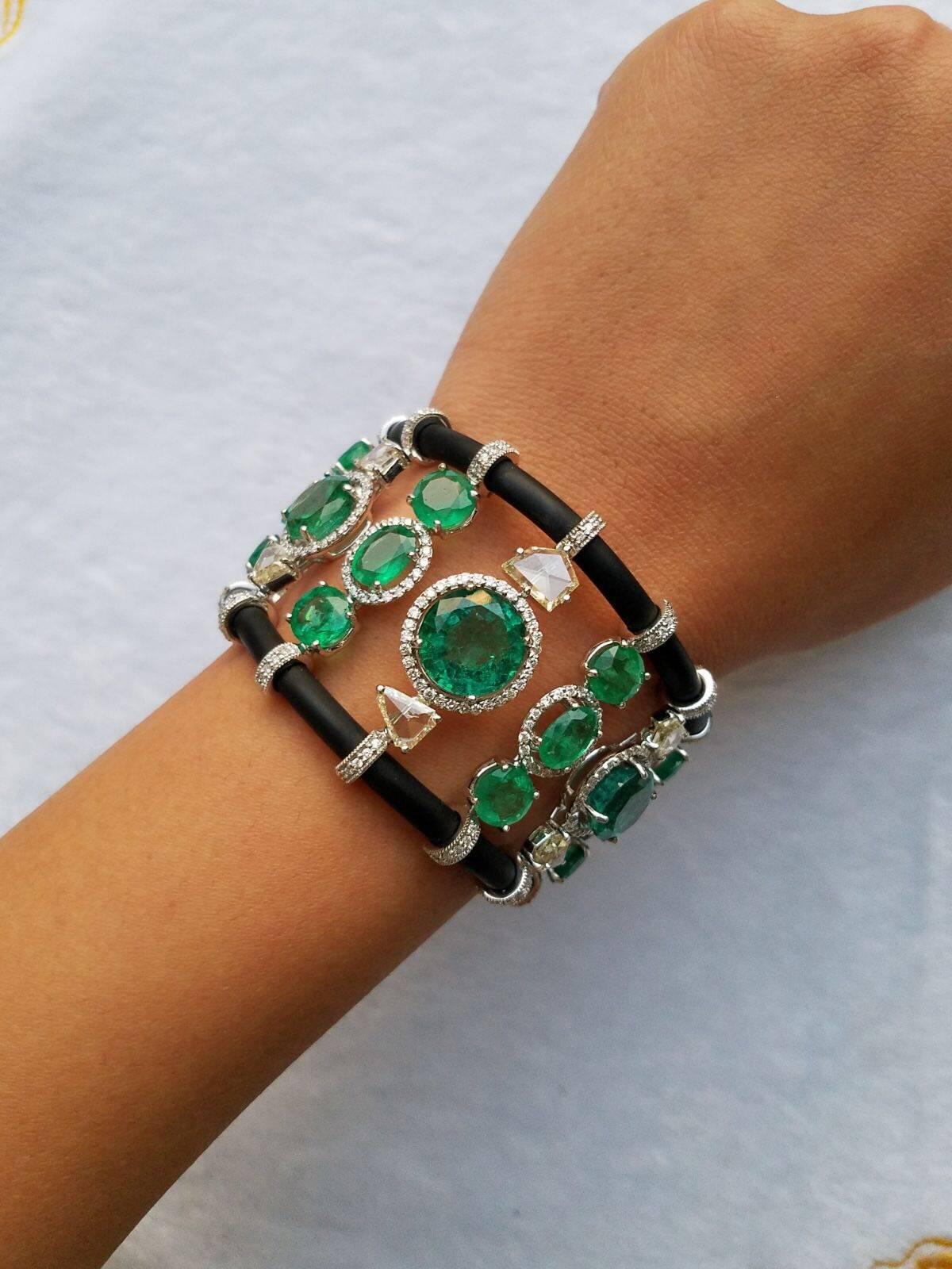 Oval Cut Zambian Emerald and Diamond 18 Karat Gold Bracelet