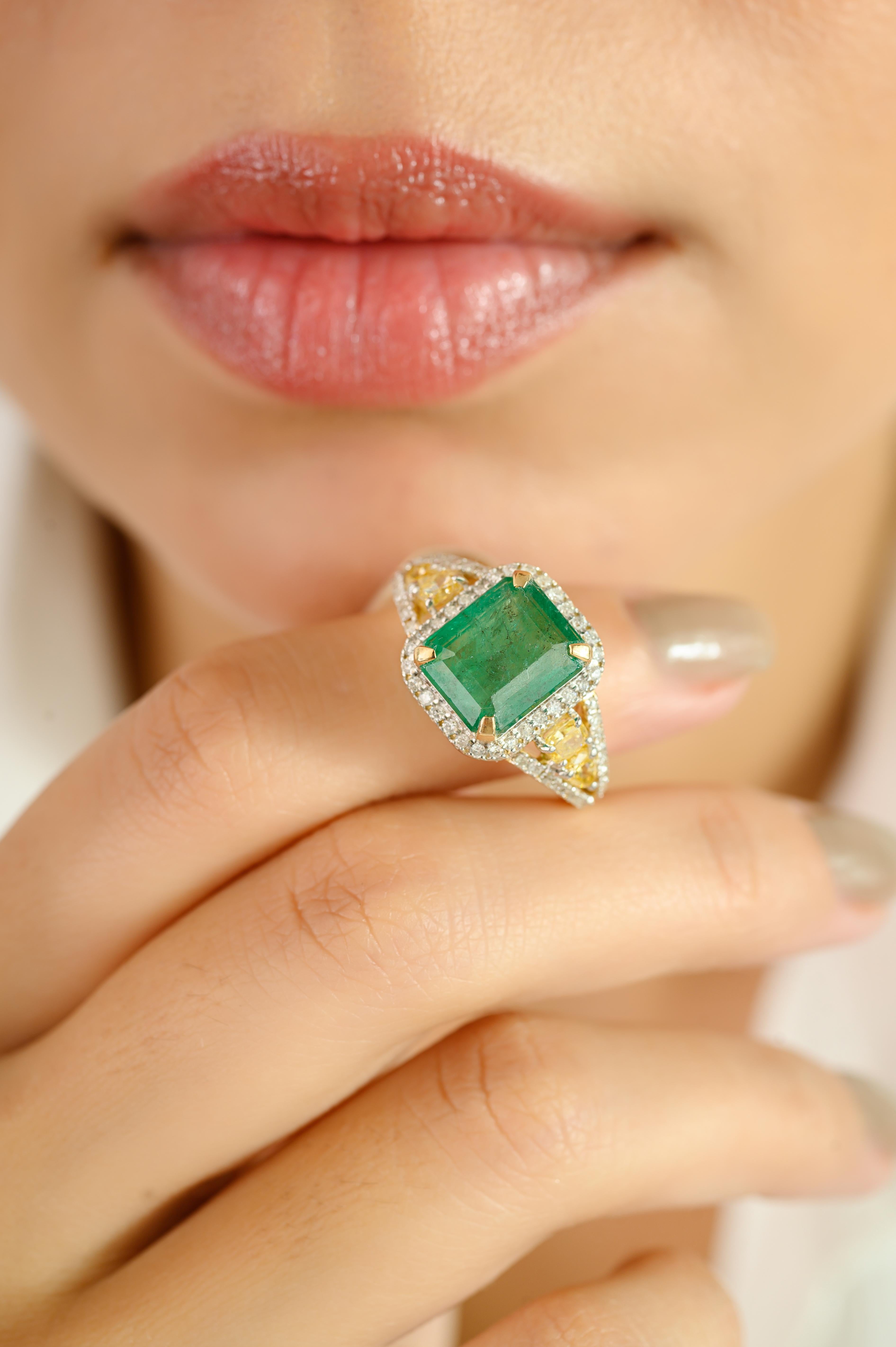 En venta: Zambian Emerald and Diamond Wedding Ring in 14k Yellow gold Perfect Luxury Gift  2