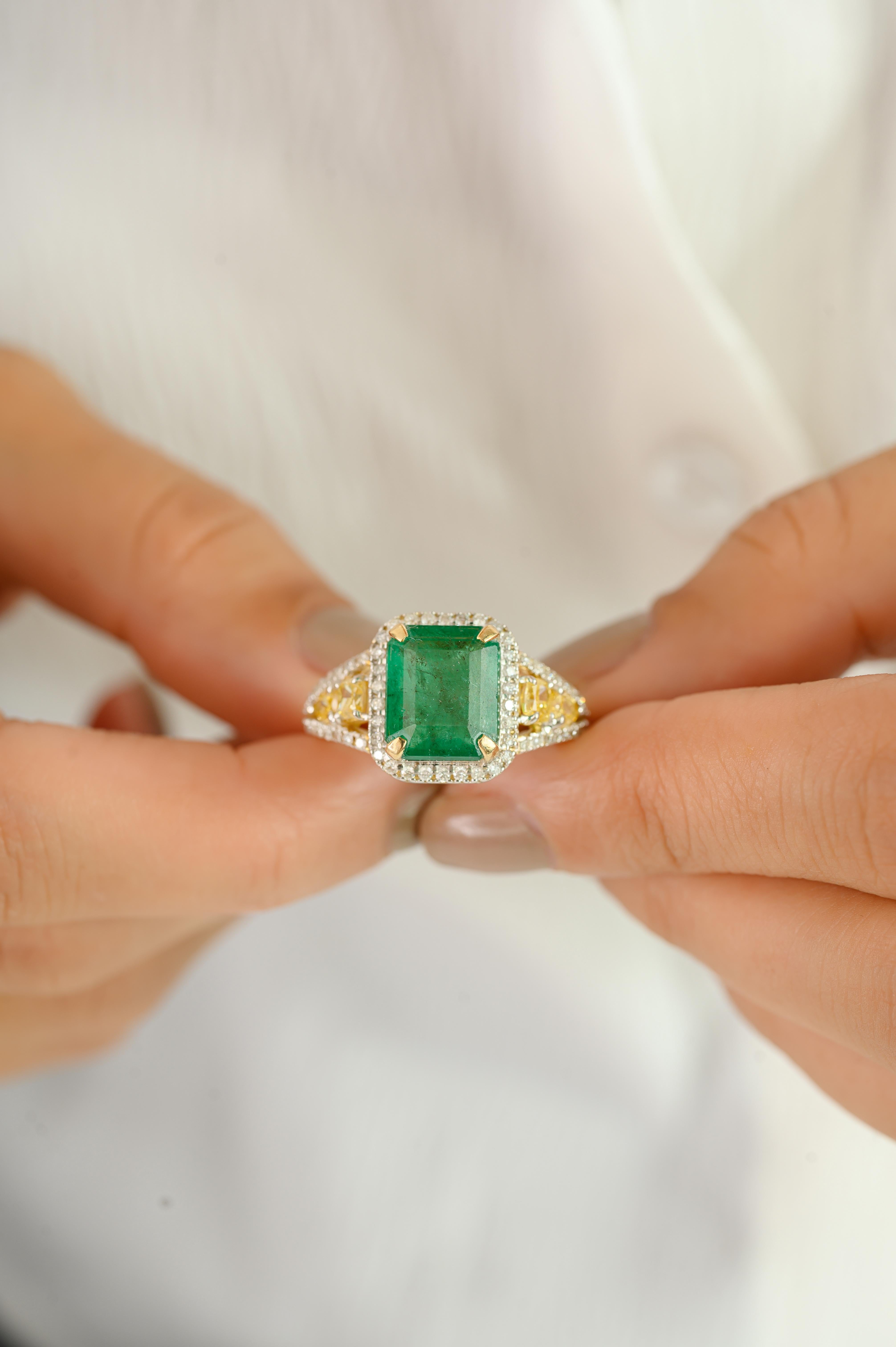 En venta: Zambian Emerald and Diamond Wedding Ring in 14k Yellow gold Perfect Luxury Gift  6
