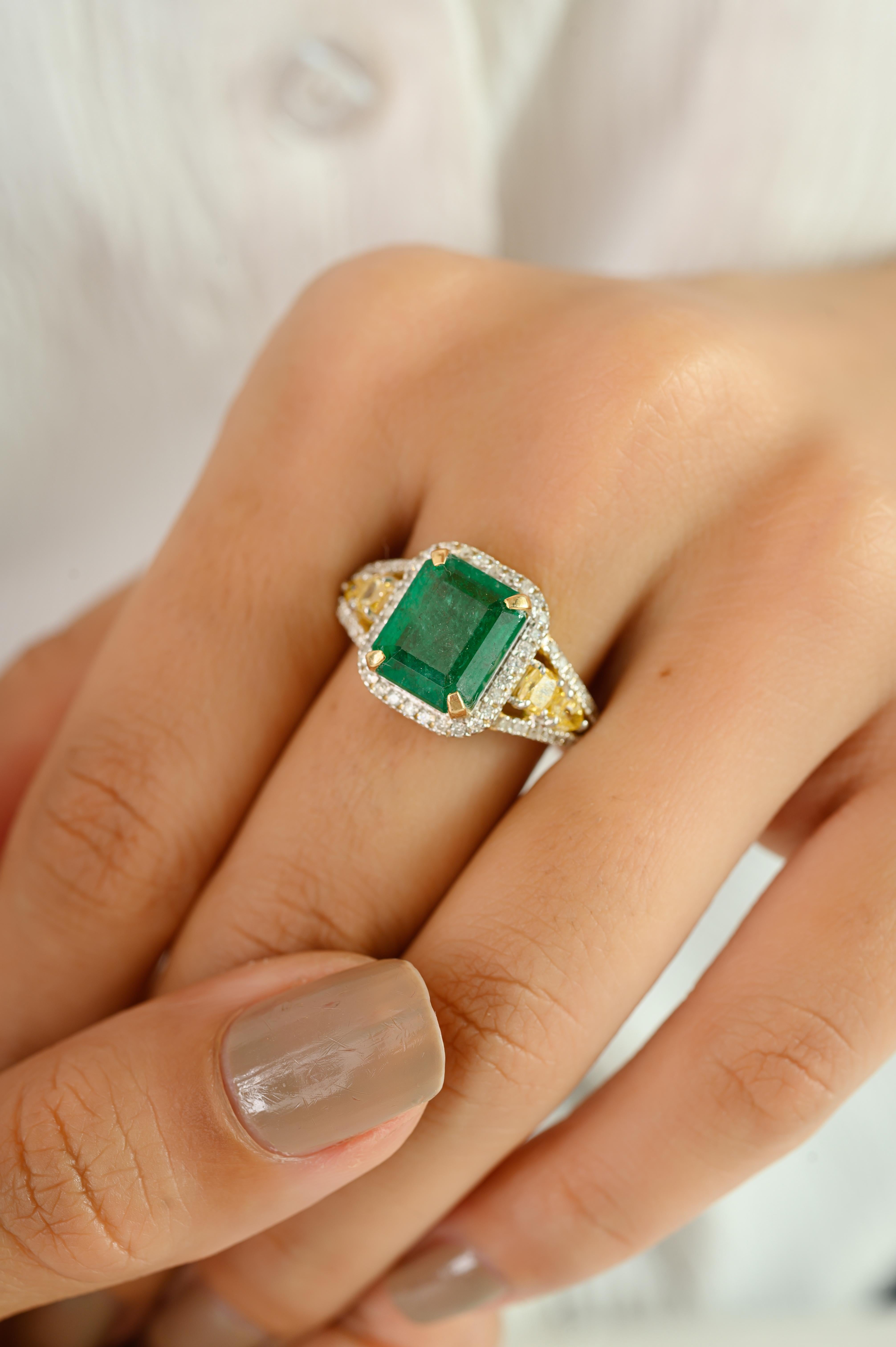 En venta: Zambian Emerald and Diamond Wedding Ring in 14k Yellow gold Perfect Luxury Gift  8