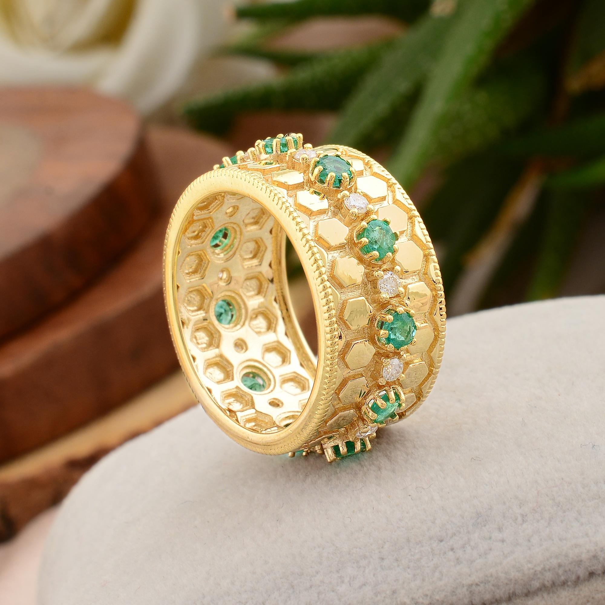 For Sale:  Natural Emerald Band Ring SI Clarity HI Color Diamond 18k Yellow Gold Jewelry 3