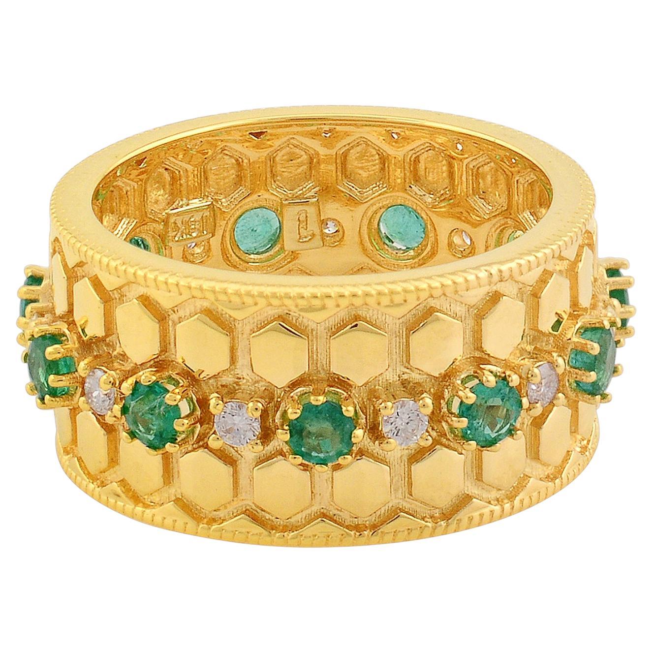 For Sale:  Natural Emerald Band Ring SI Clarity HI Color Diamond 18k Yellow Gold Jewelry
