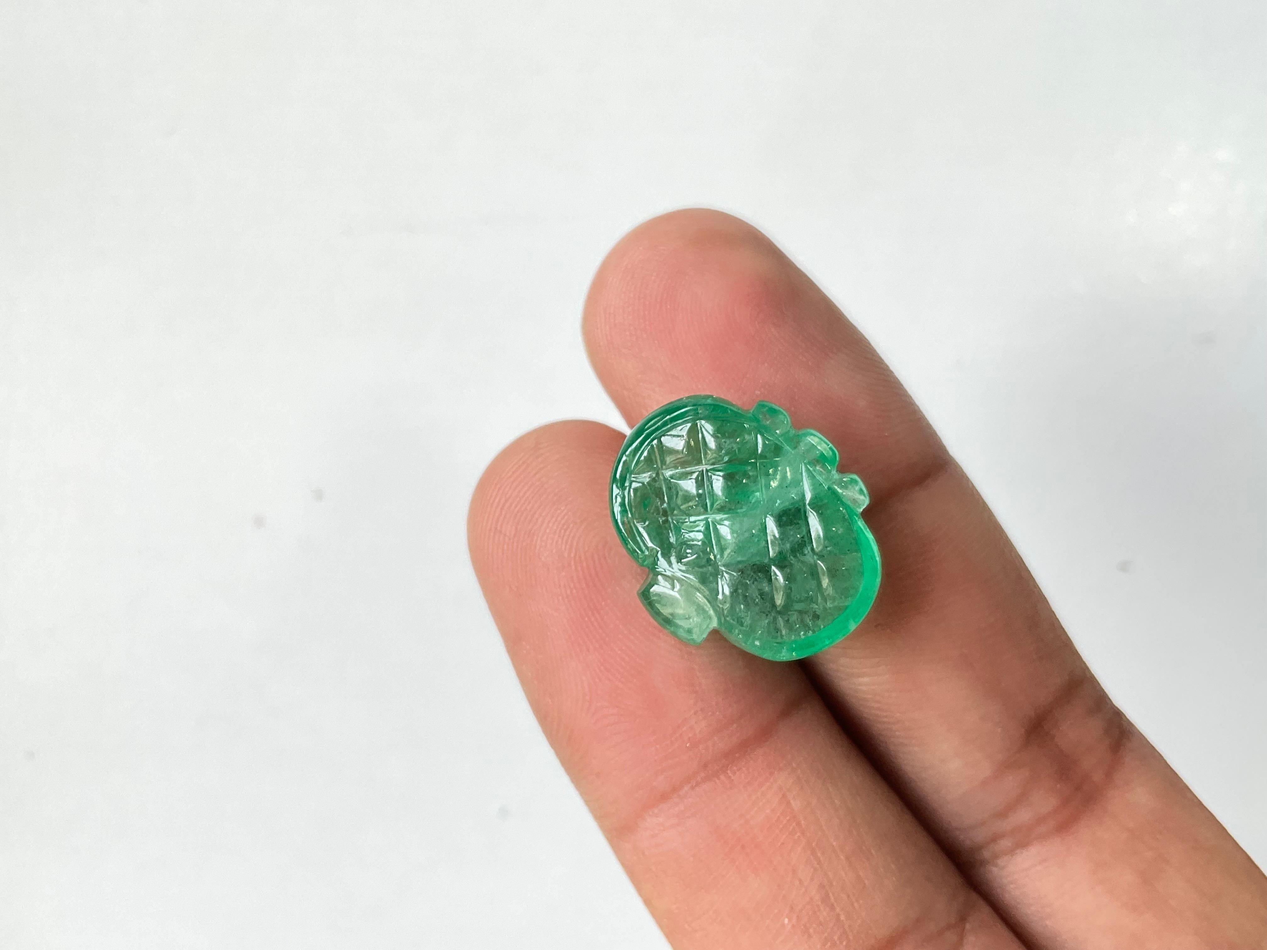 Zambian Emerald Carved Cabochon Antique Pendant Style Loose Gemstone for Jewelry For Sale 1