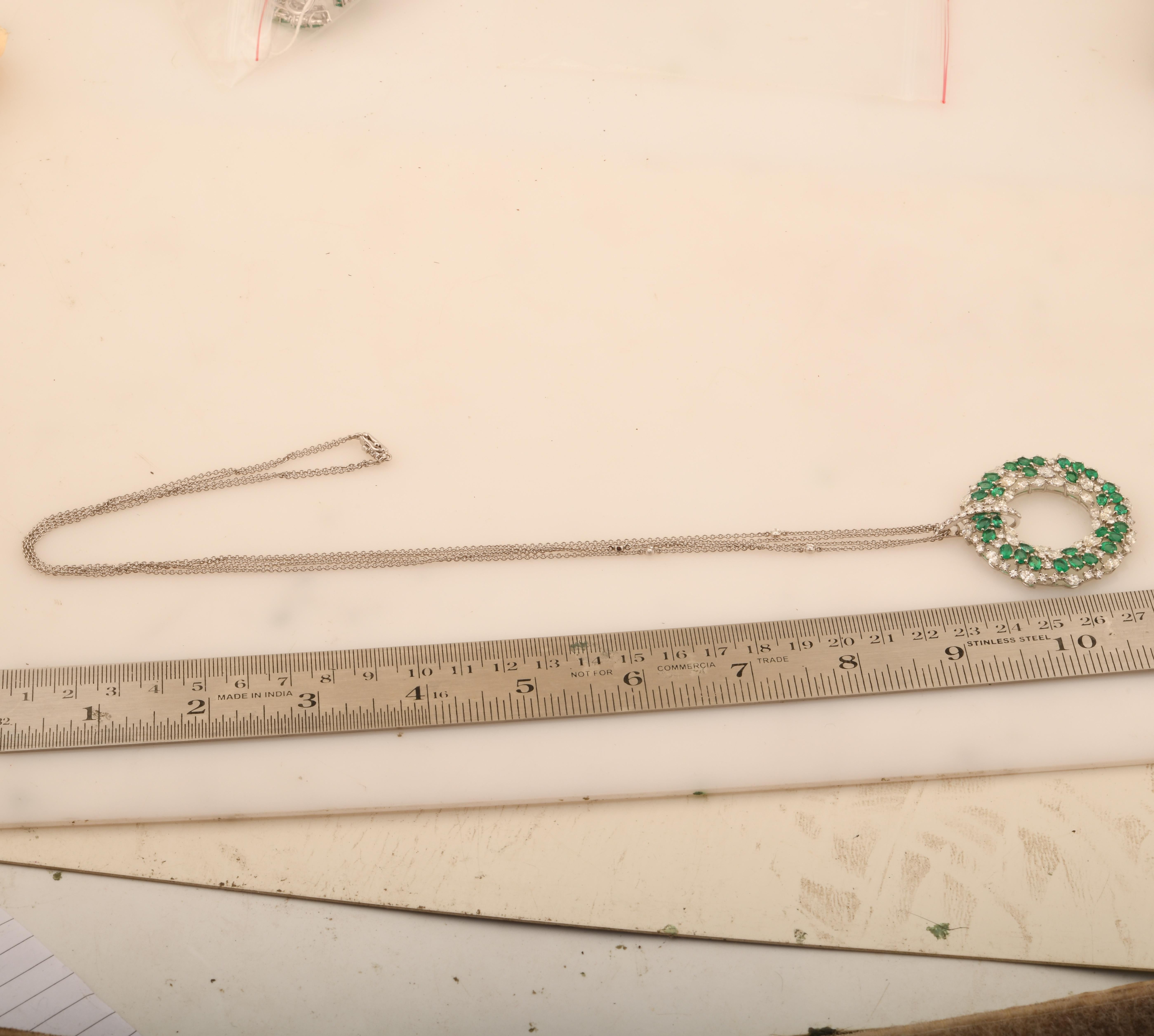 Natural Emerald Circle Pendant Diamond Necklace 18 Karat White Gold Fine Jewelry In New Condition For Sale In Diera, Dubai