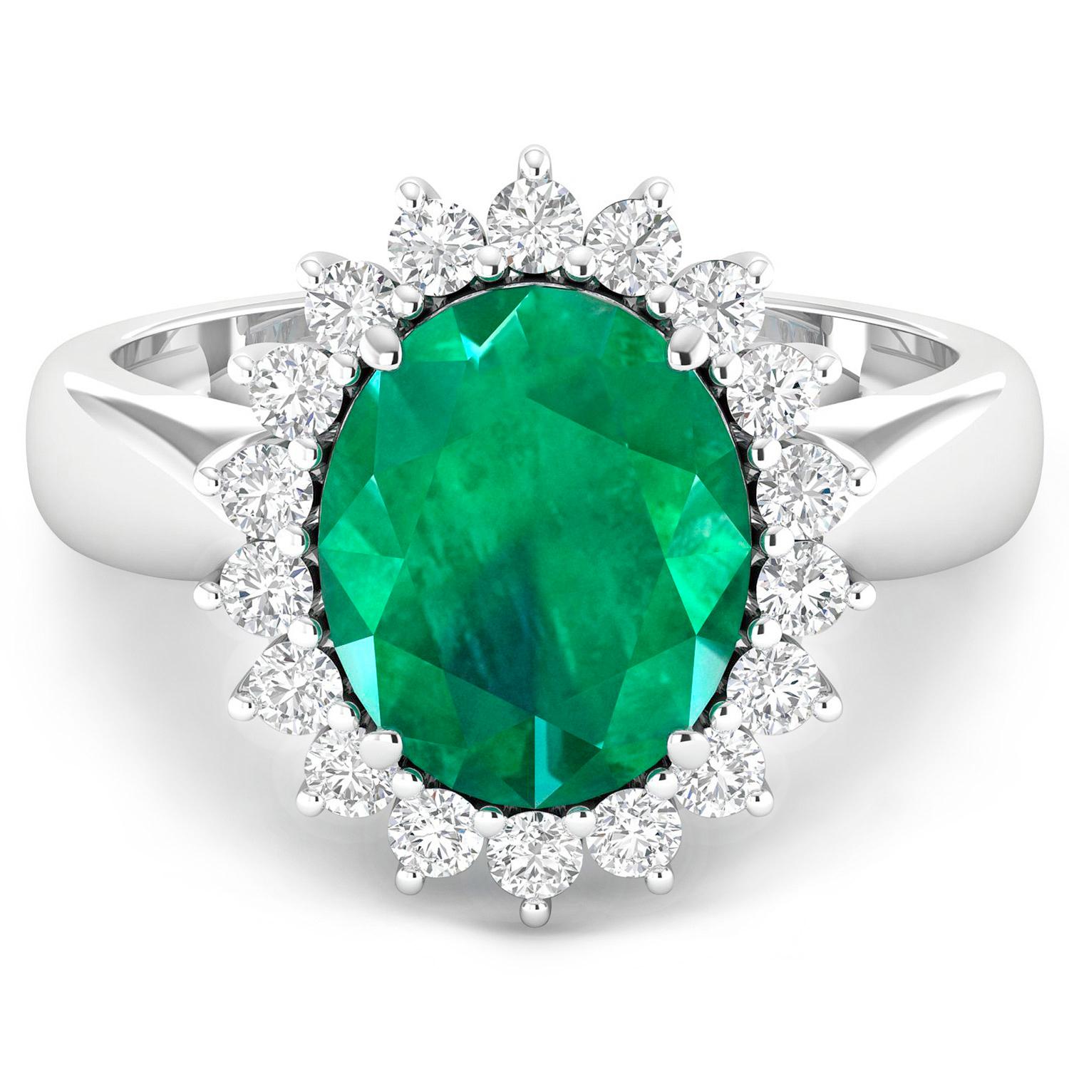 Bague cocktail en or 14 carats sertie d'émeraudes de Zambie et de diamants de 3,7 carats au total Excellent état - En vente à Aliso Viejo, CA