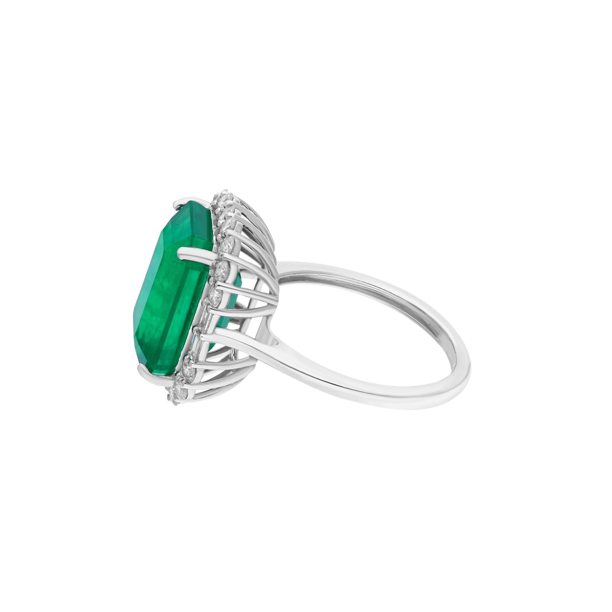 Modern Zambian Emerald Cocktail Ring SI Clarity HI Color Diamond 14 Karat White Gold For Sale