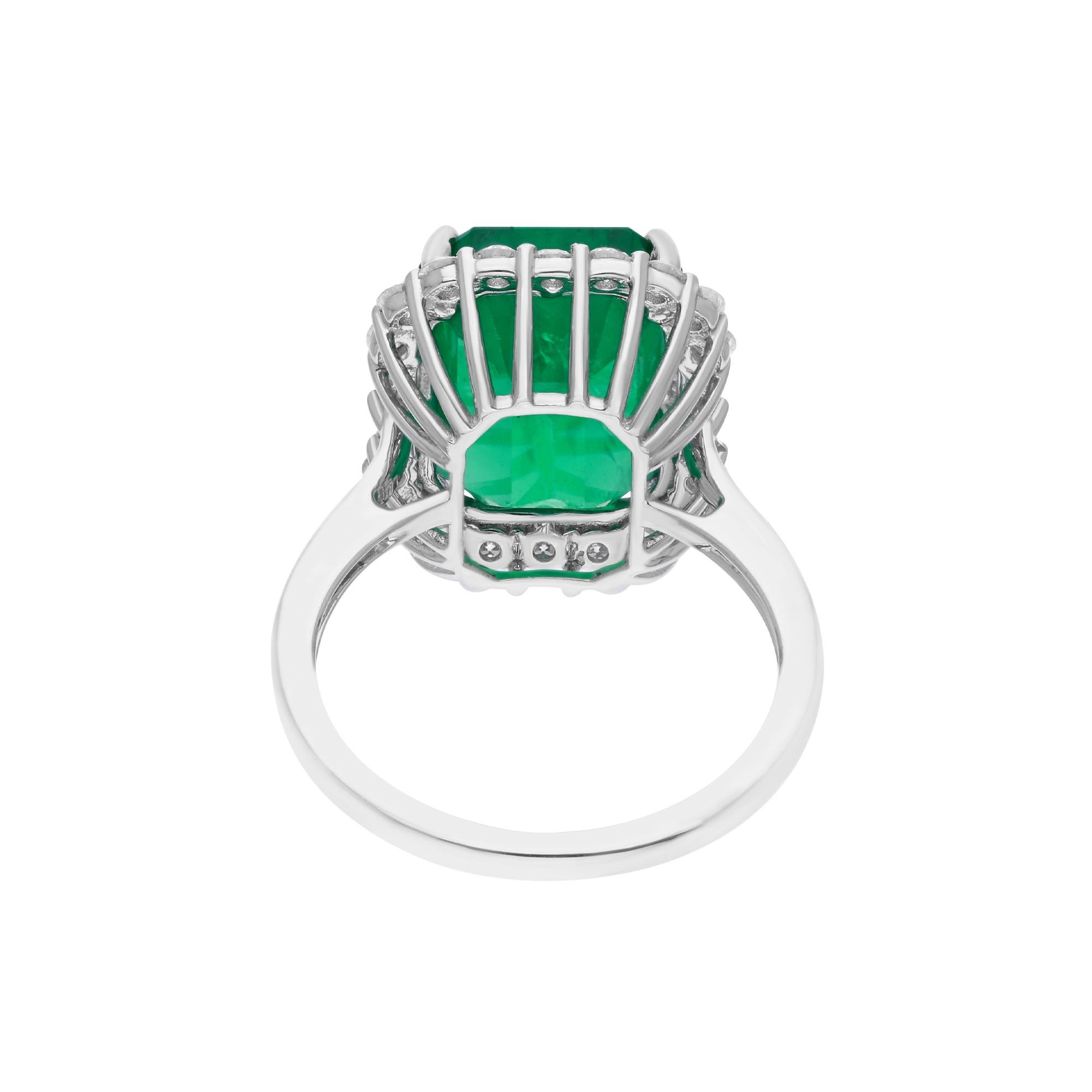 Modern Zambian Emerald Cocktail Ring SI Clarity HI Color Diamond 18 Karat White Gold For Sale