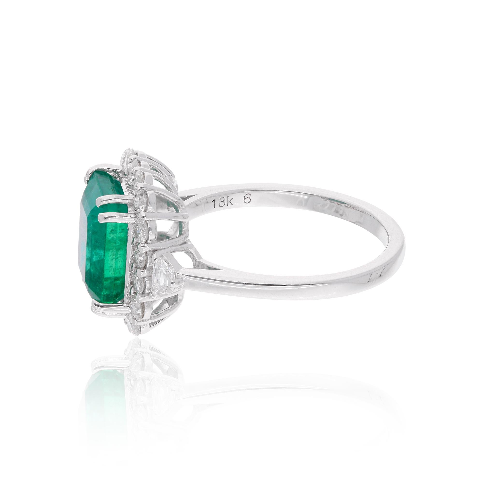 Modern Zambian Emerald Cocktail Ring SI Clarity HI Color Diamond 18 Karat White Gold For Sale