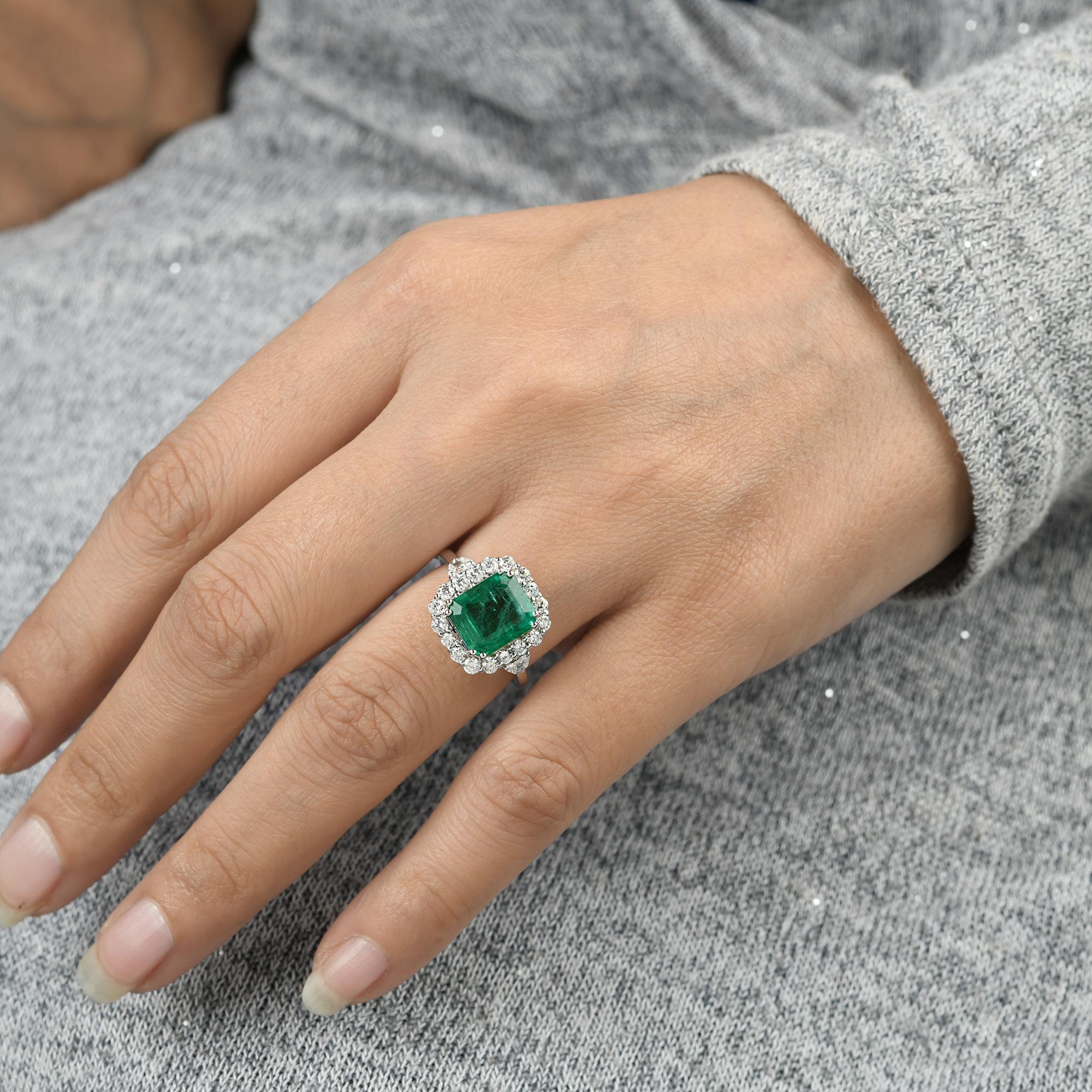 Zambian Emerald Cocktail Ring SI Clarity HI Color Diamond 18 Karat White Gold In New Condition For Sale In Diera, Dubai