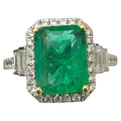 Anillo Halo de Oro Blanco Corte Esmeralda Natural y Diamantes 18K