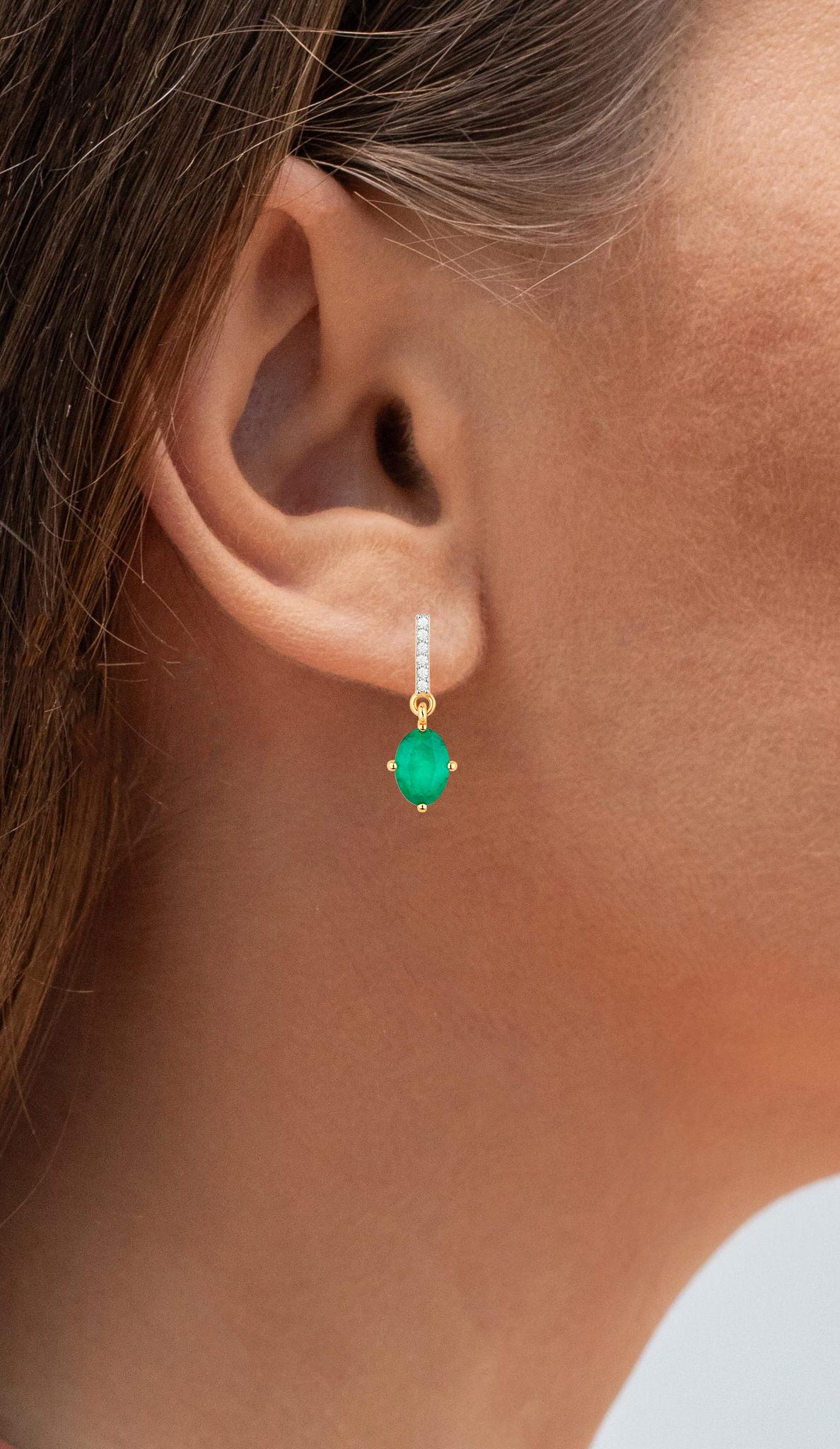 Taglio ovale Zambian Emerald Dangle Earrings Diamonds 1.4 Carats 14K Yellow Gold in vendita