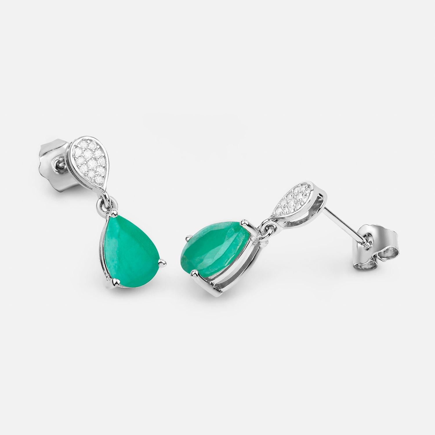 Zambian Emerald Dangle Earrings Diamonds 2.26 Carats 10K White Gold In condizioni ottime in vendita a Punta Gorda, FL
