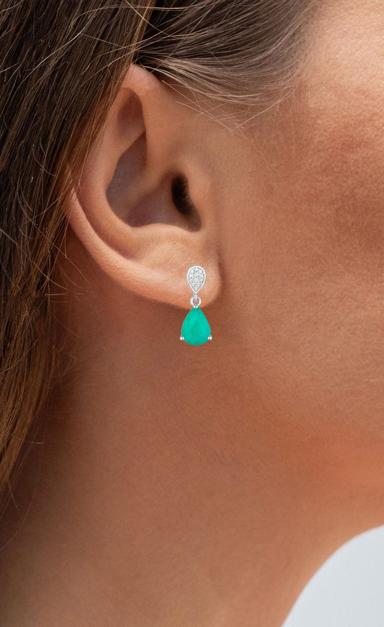 Zambian Emerald Dangle Earrings Diamonds 2.26 Carats 10K White Gold in vendita 1