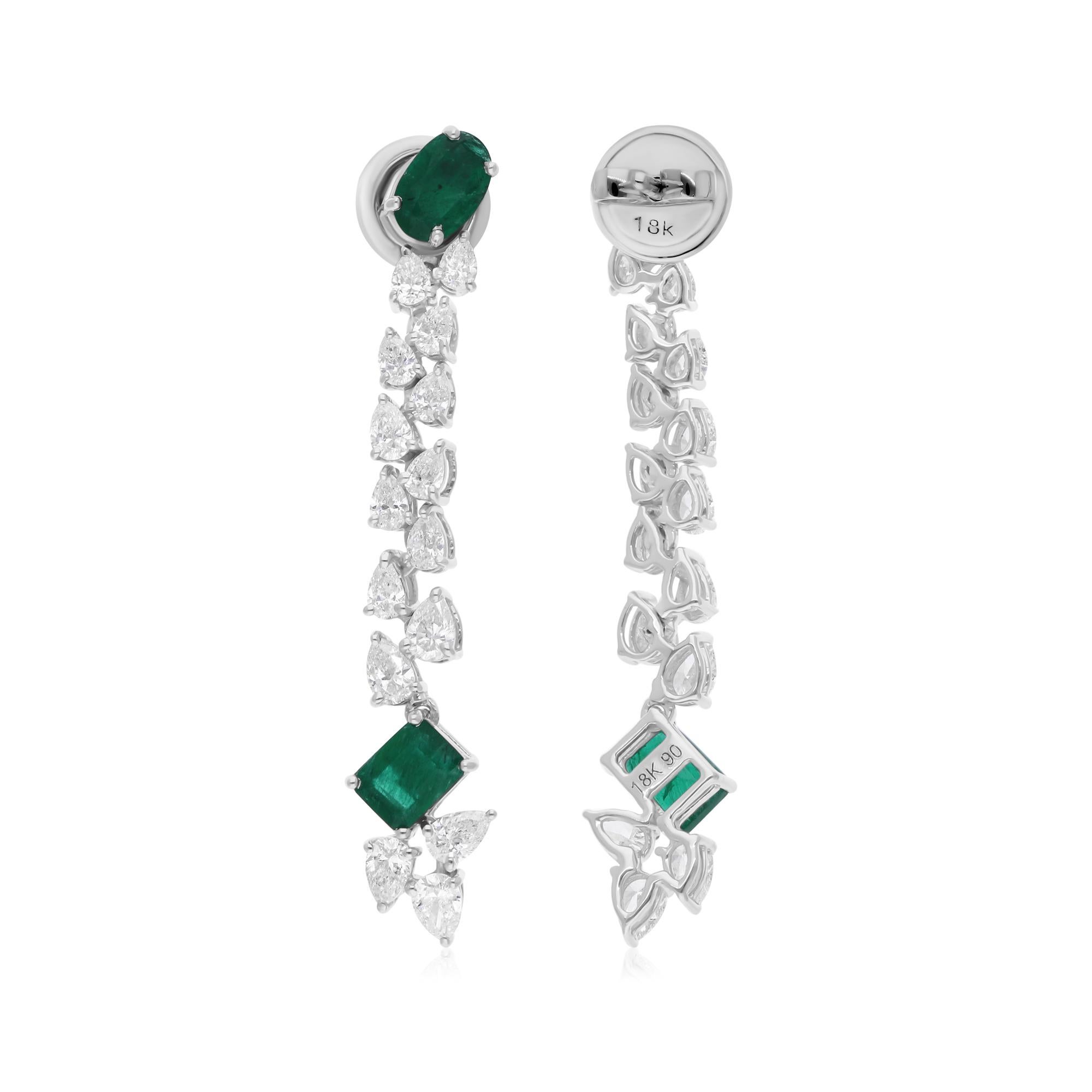 Fusi in oro a 14 carati, questi squisiti orecchini sono impreziositi da uno smeraldo dello Zambia da 1,72 carati e da 1,71 carati di diamanti scintillanti.

Segui la vetrina di Spectrum Jewels per vedere le ultime collezioni e i pezzi esclusivi.