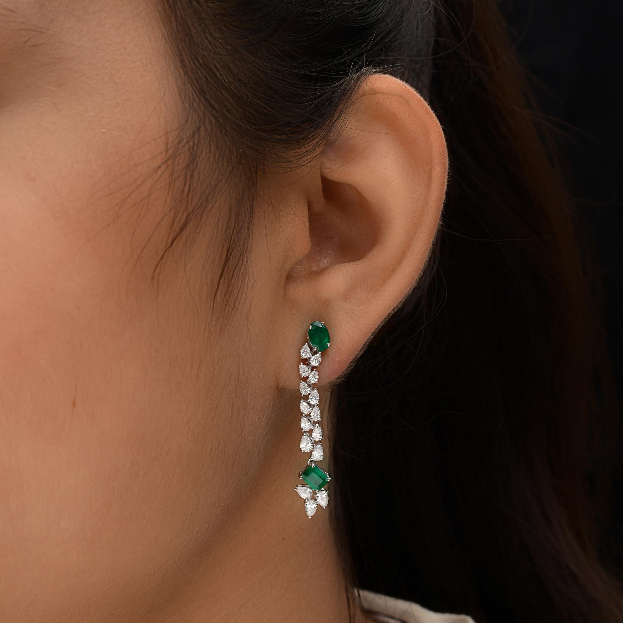 Taglio smeraldo Orecchini a pendente con smeraldo dello Zambia SI/H Pear Brilliante Cut Diamond Oro bianco 14k in vendita