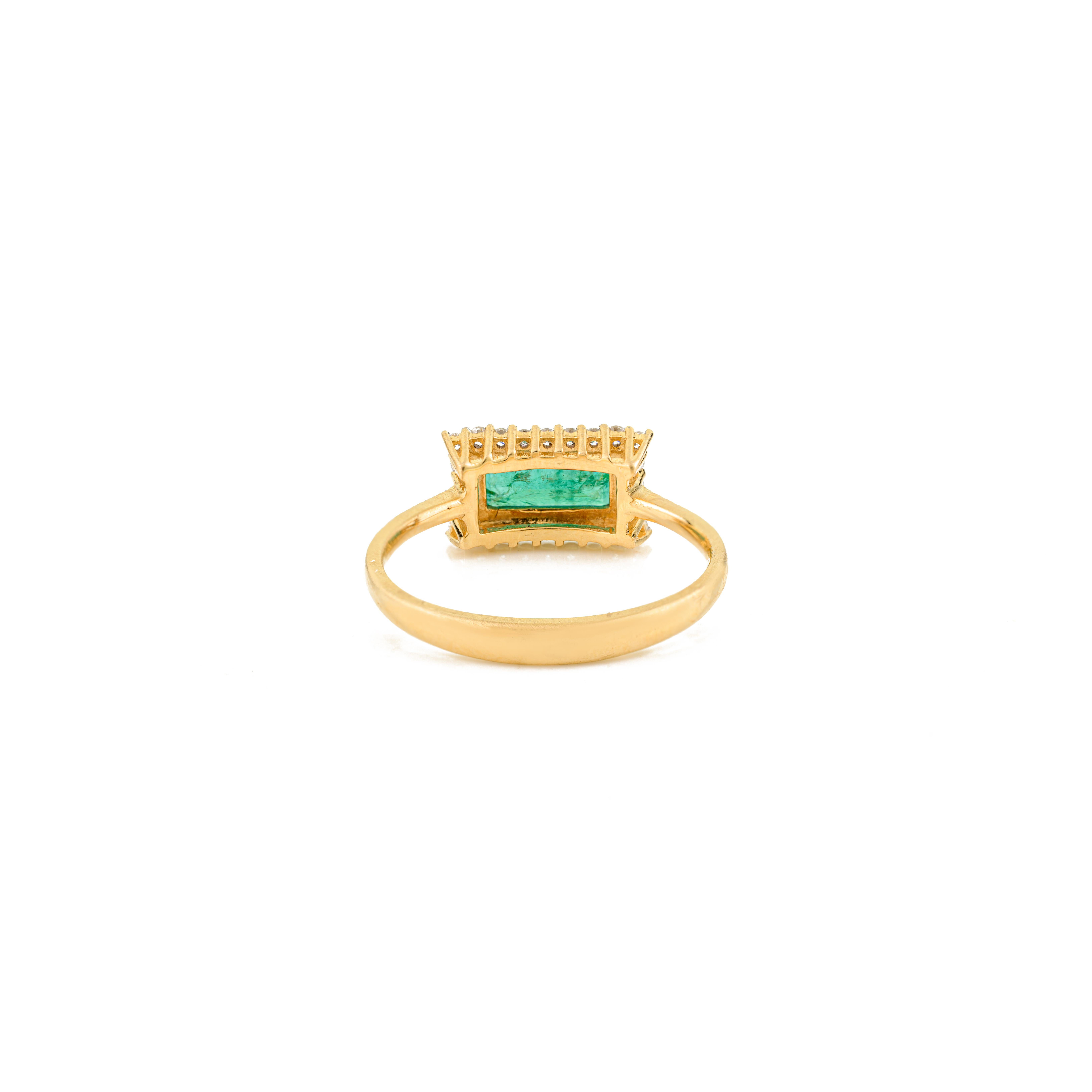 Im Angebot: Sambischer Smaragd & Diamant East To West Halo Verlobungsring in 14k Gelbgold () 7