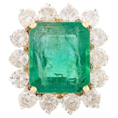 Bague de mariage en or jaune 18k avec émeraude zambienne et diamant en forme de halo
