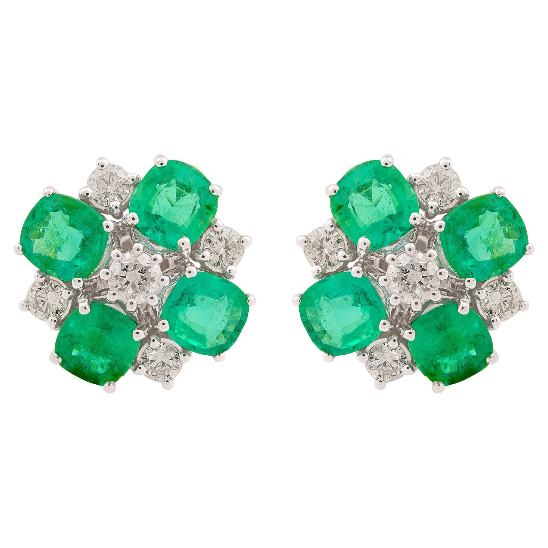 Taglio cuscino Orecchini a perno con diamante smeraldo dello Zambia, oro bianco 14 carati, realizzati a mano. in vendita