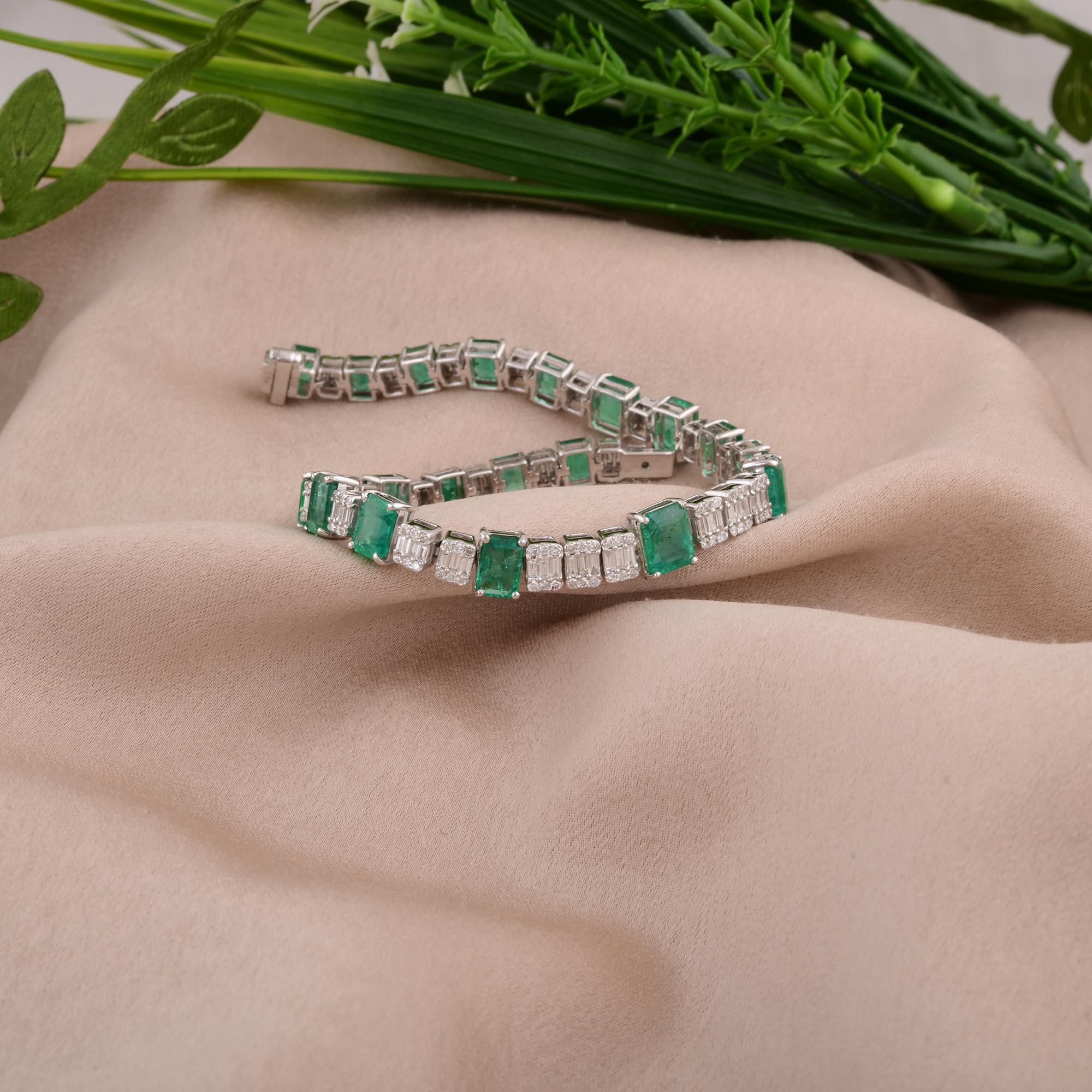 Taille émeraude Bracelet de tennis en or blanc 18 carats avec émeraude zambienne et diamant Bijoux fins en vente