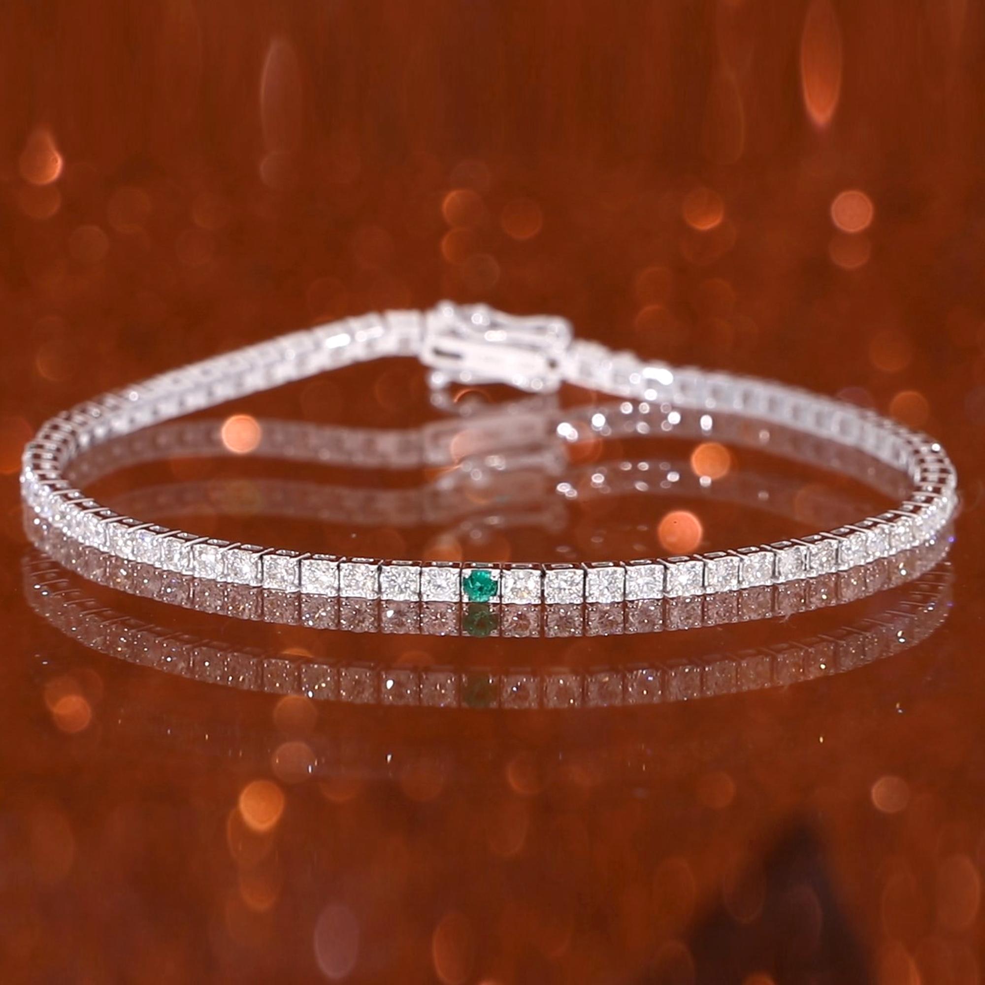 Taille émeraude Bracelet tennis en or blanc 18 carats avec diamants et émeraudes naturelles, fait à la main en vente