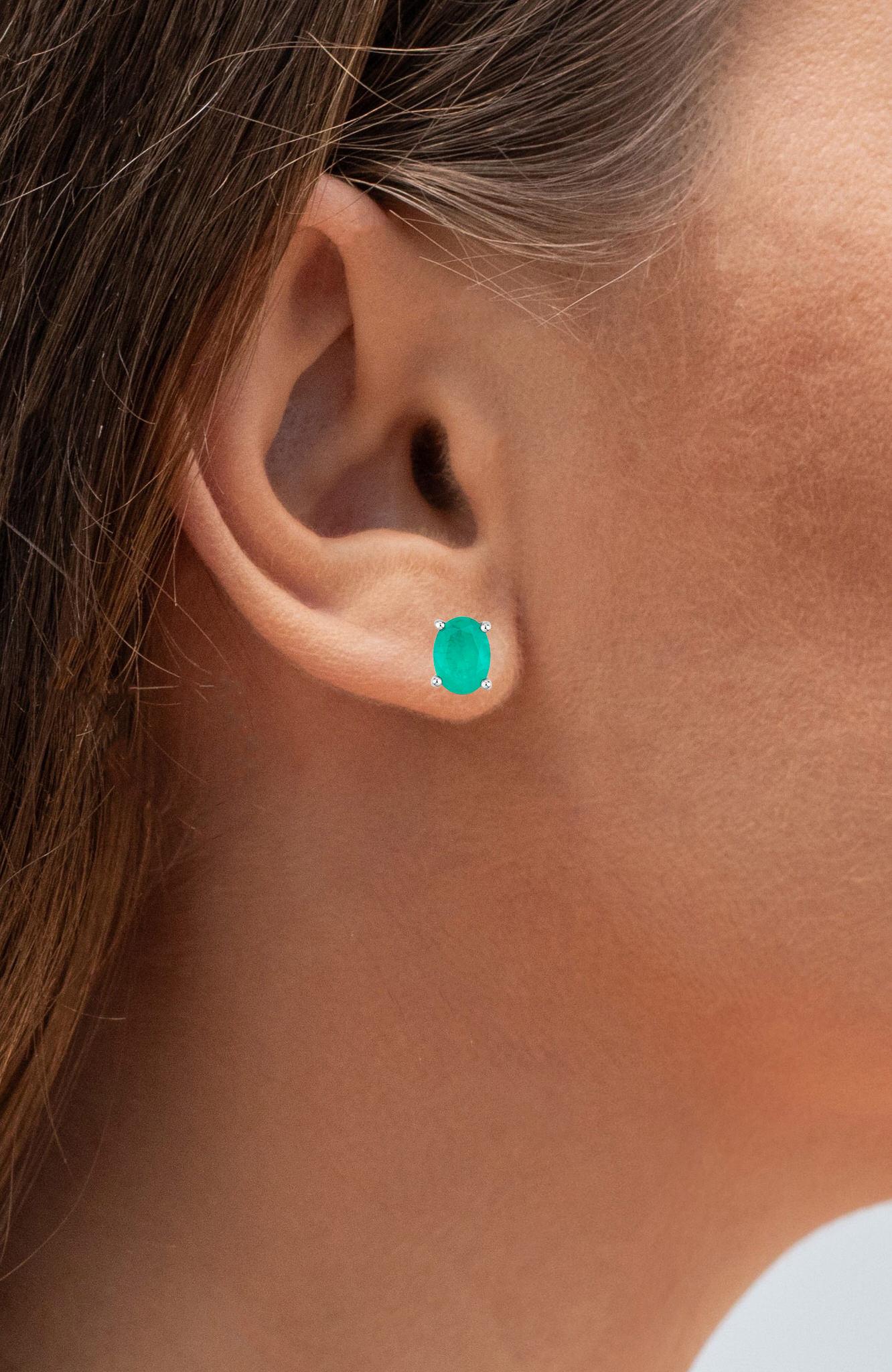 Zambian Emerald Earrings 1.42 Carats 10K White Gold in vendita 1