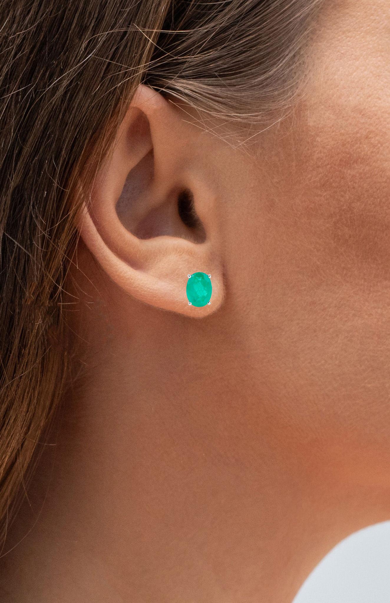 Zambian Emerald Earrings 2.38 Carats 10K White Gold in vendita 1