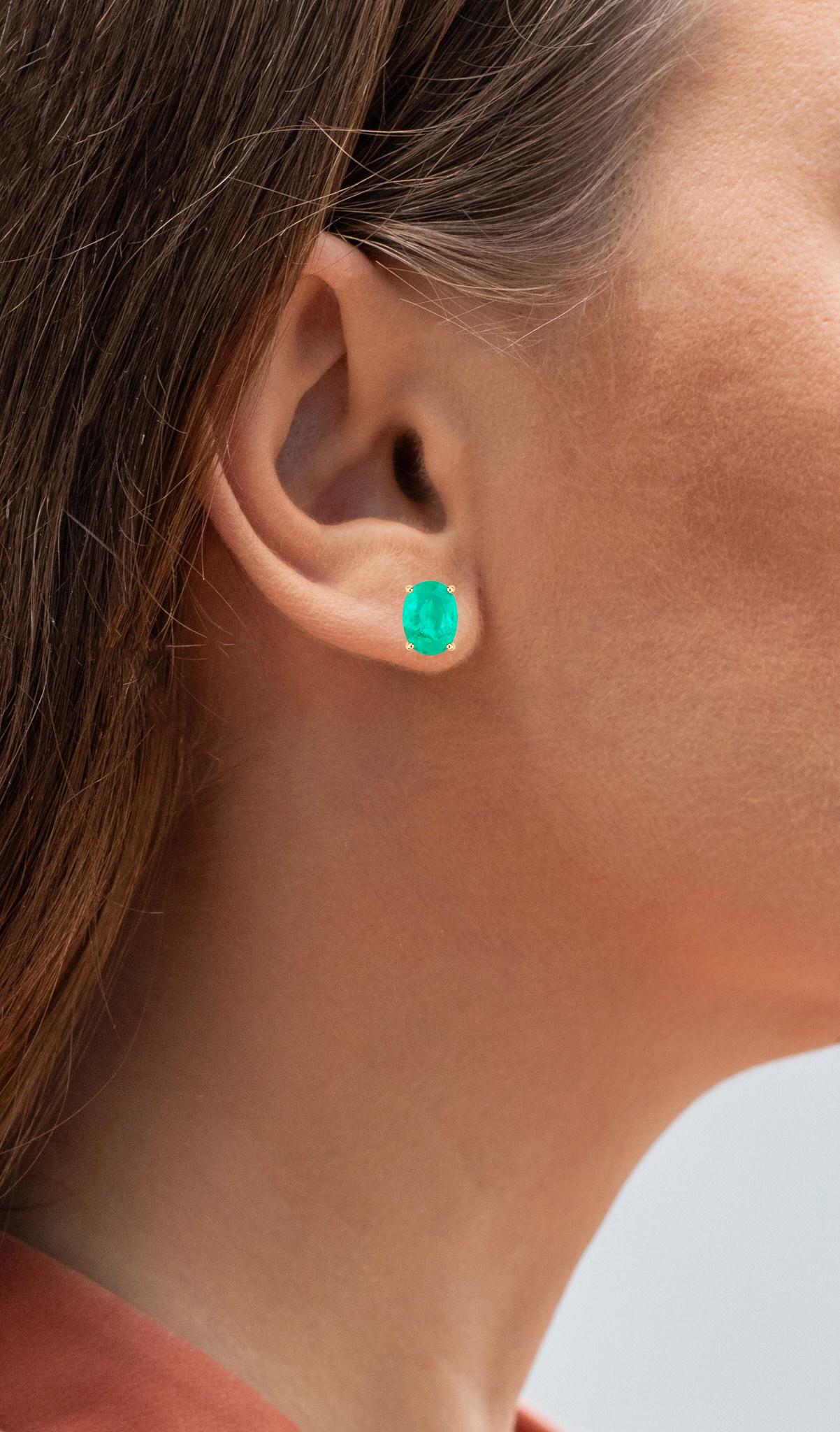 It comes with the Gemological Appraisal by GIA GG/AJP
All gemstones are natural
2 Zambian Emeralds = 2.38 Carats
Metal: 10K Yellow Gold
Dimensions: 9 x 7 mm