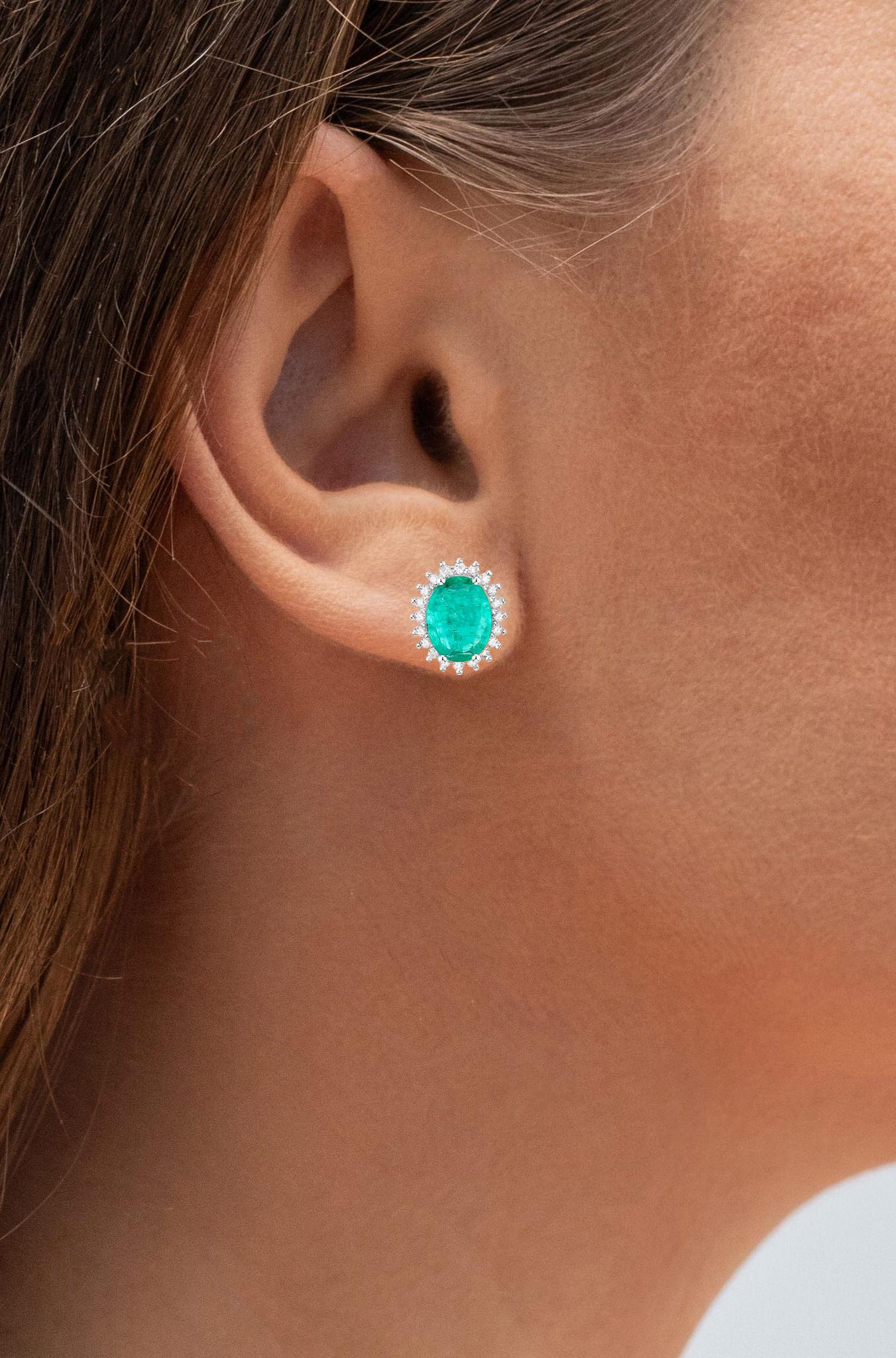 Taglio ovale Zambian Emerald Earrings Diamonds 2.65 Carats 14K White Gold in vendita
