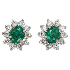 Orecchini con smeraldo dello Zambia e diamanti floreali in oro massiccio 14K OV 5x4mm