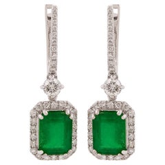 Boucles d'oreilles pendantes en or blanc 14k avec émeraude de Zambie SI Clarity HI Color Diamond
