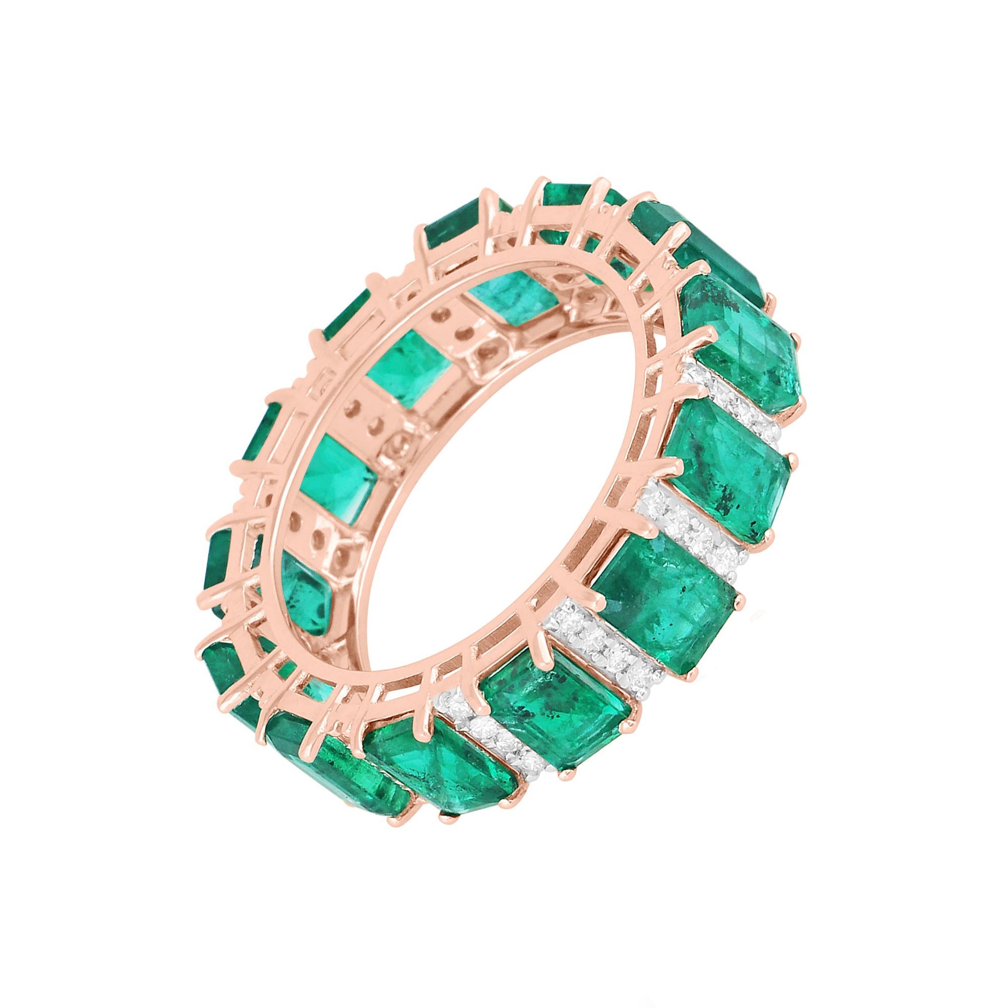 Modern Zambian Emerald Gemstone Band Ring Diamond 18 Karat Rose Gold Handmade Jewelry For Sale