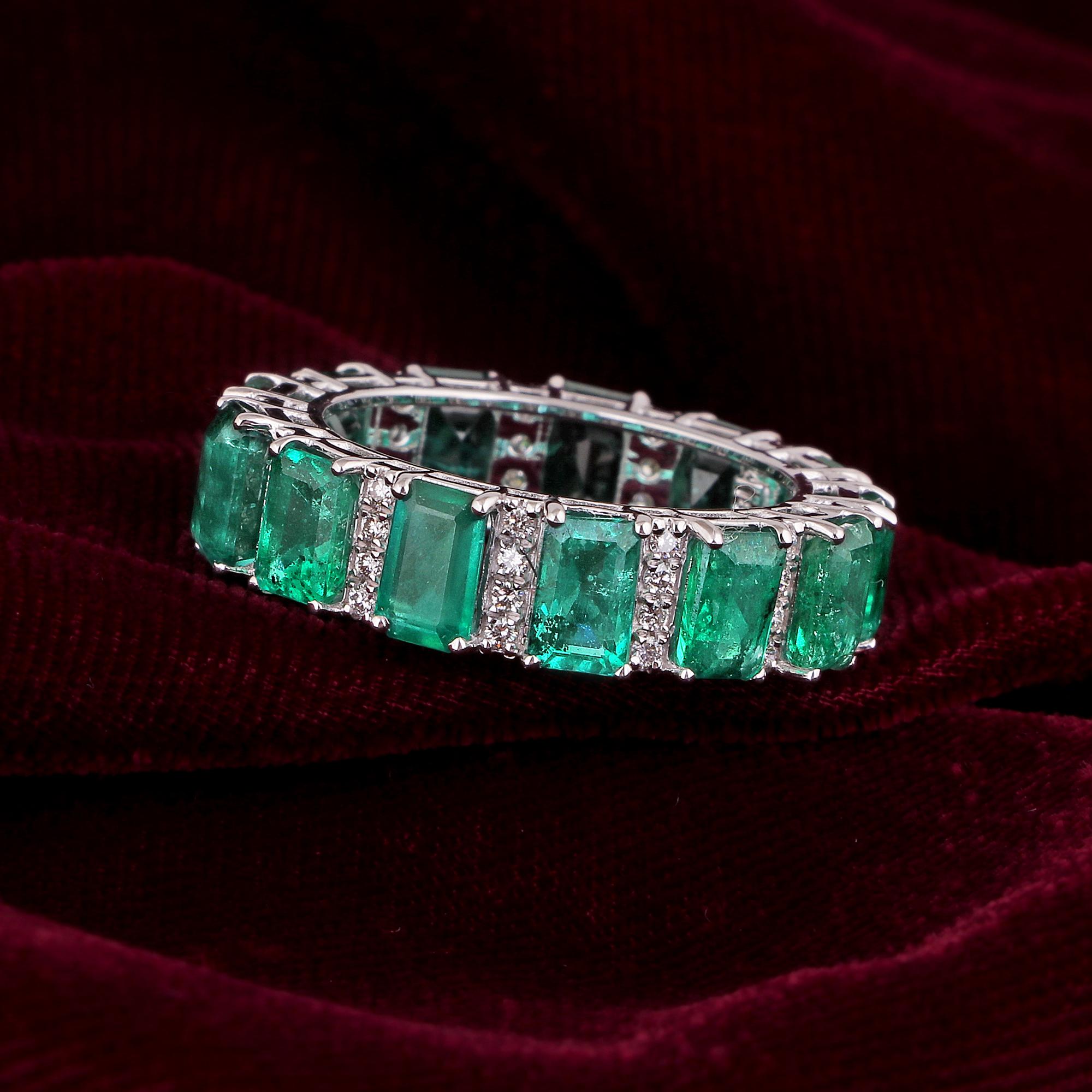 For Sale:  Natural Emerald Gemstone Band Ring SI Clarity HI Color Diamond 18k White Gold 4
