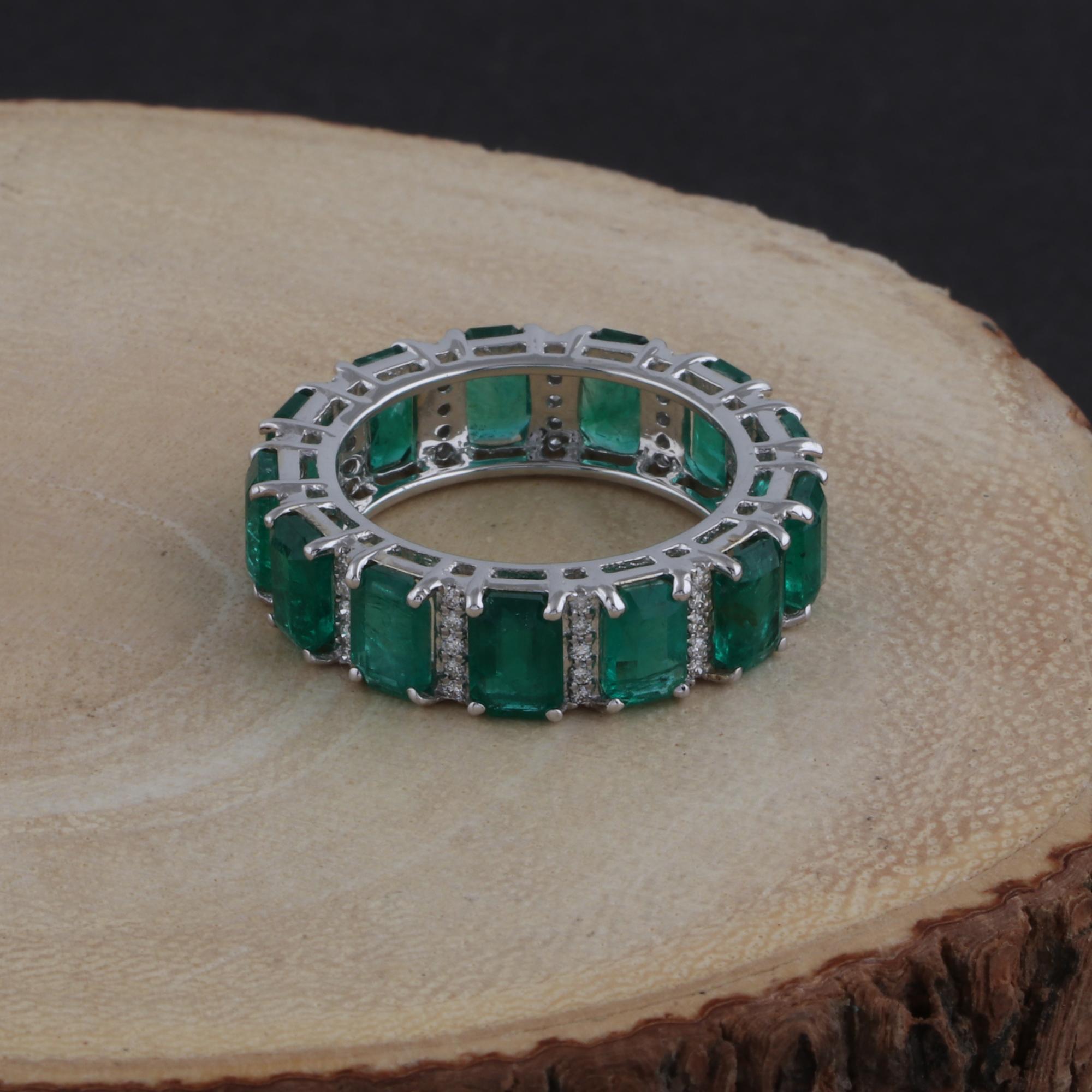 For Sale:  Natural Emerald Gemstone Band Ring SI Clarity HI Color Diamond 18k White Gold 5