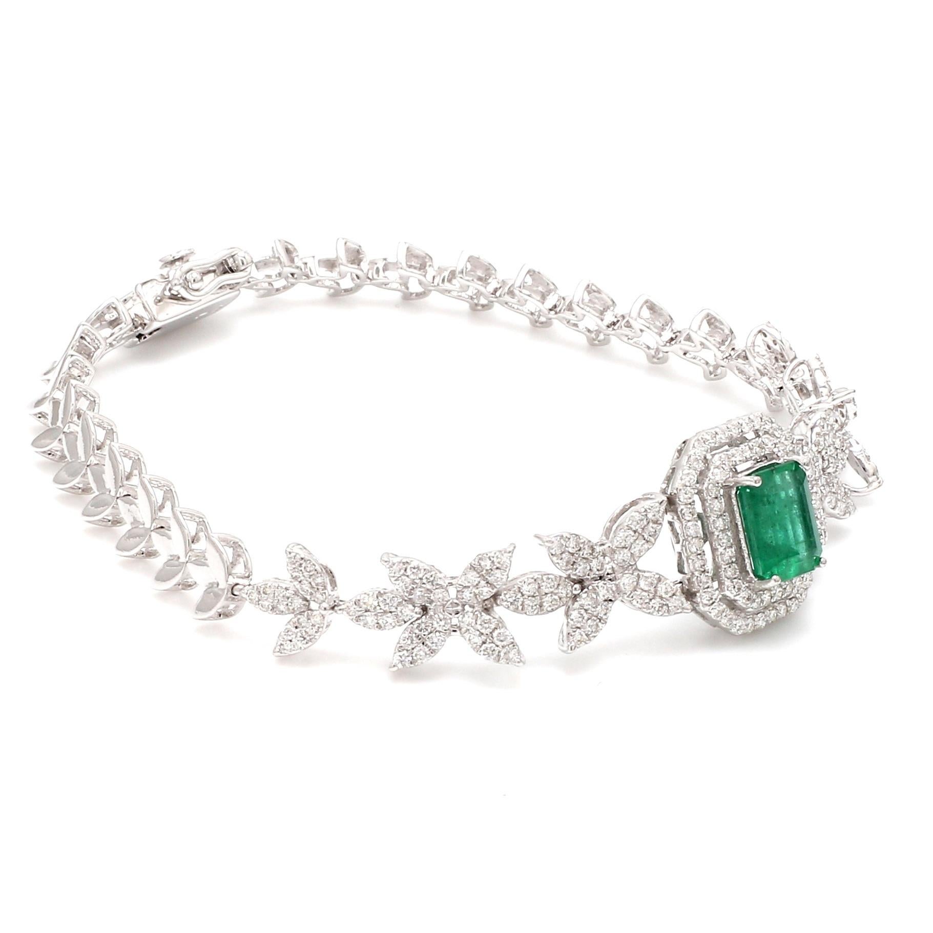 Modern Natural Emerald Gemstone Bracelet Diamond Pave 18 Karat White Gold Fine Jewelry For Sale