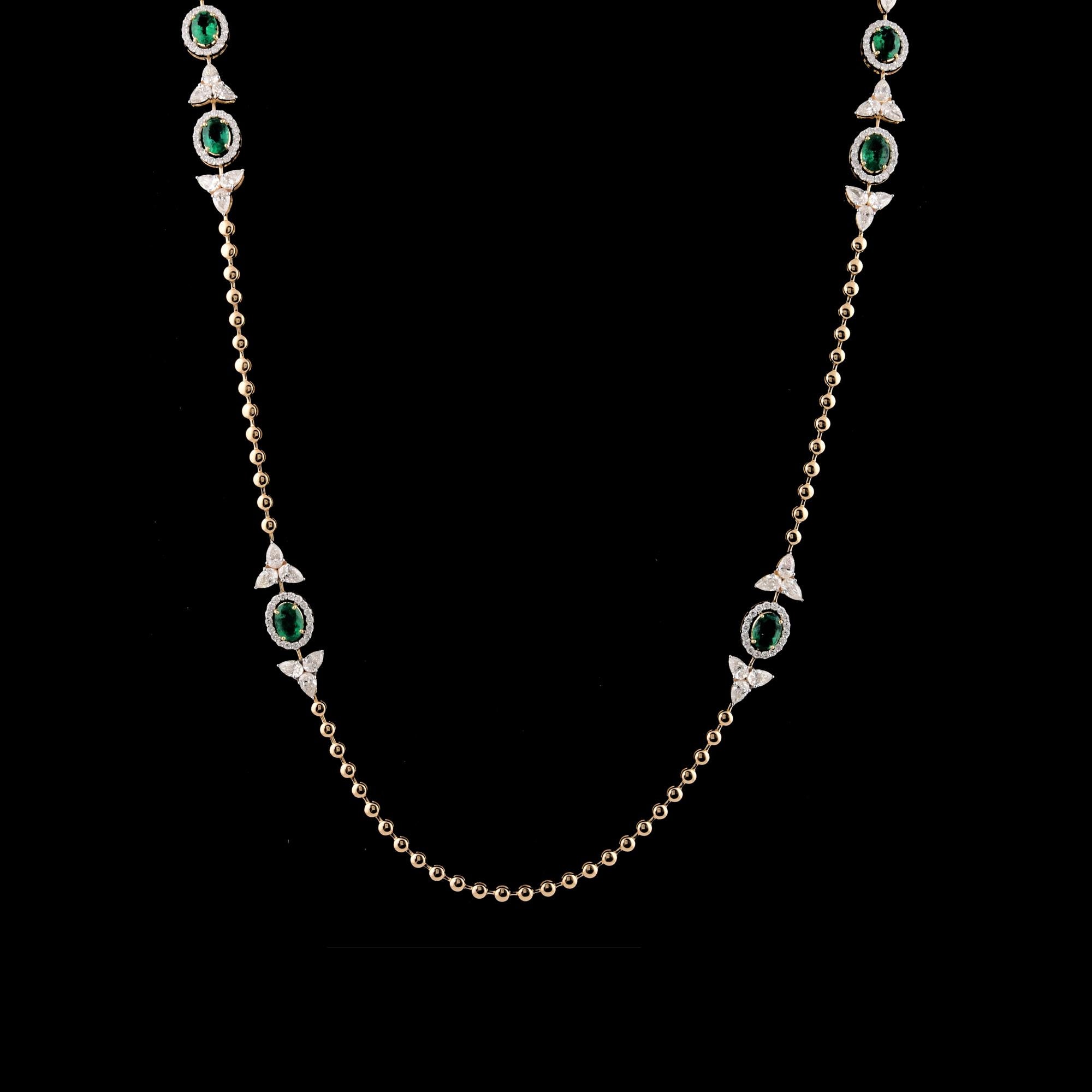 Die Charme-Halskette mit einem sambischen Smaragd und Diamanten aus 18 Karat Gelbgold ist ein atemberaubendes und elegantes Schmuckstück. Die Halskette zeigt typischerweise einen sambischen Smaragd als Herzstück des Charmes.

Artikel-Code :-